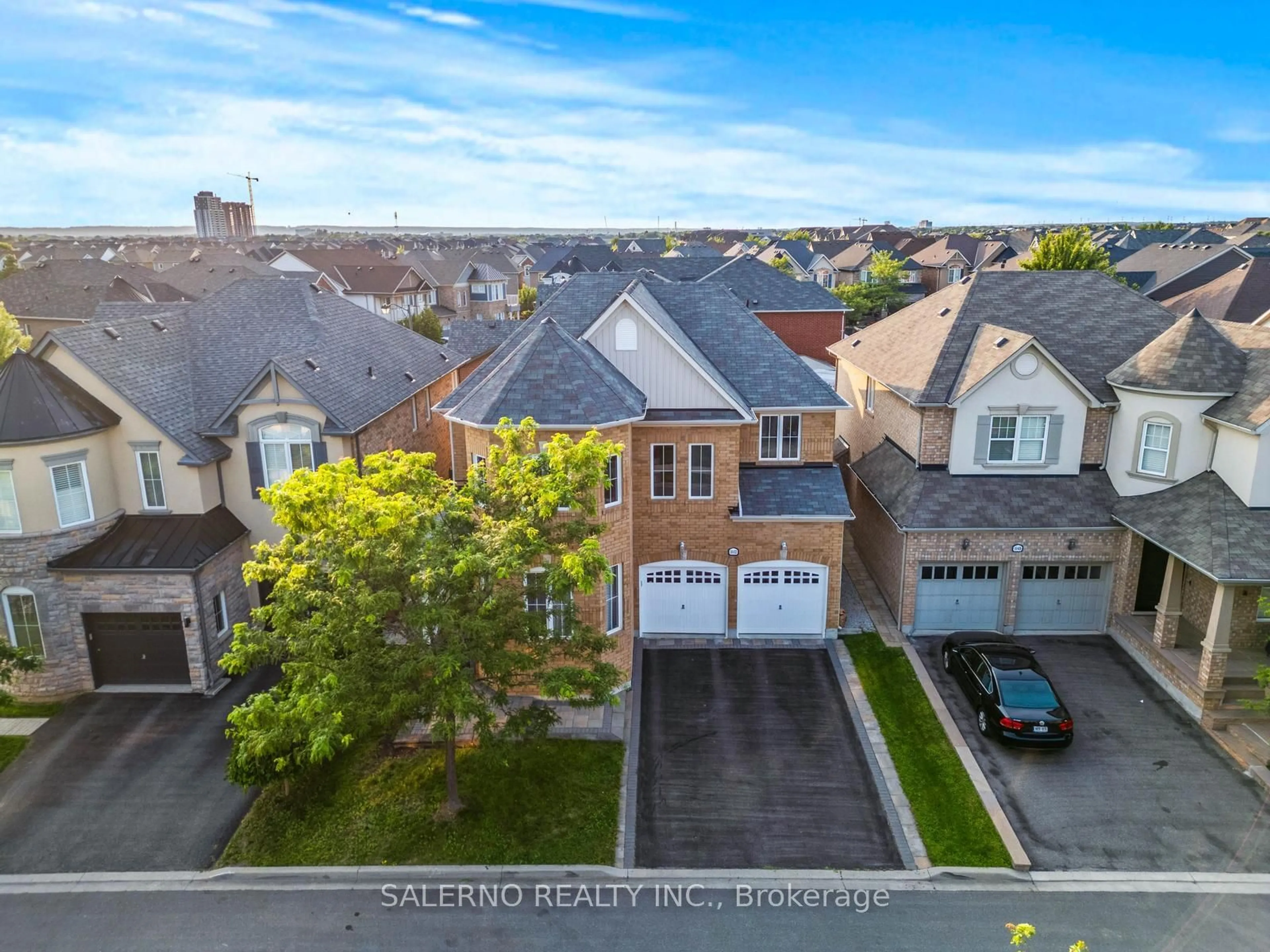 Frontside or backside of a home, the street view for 1052 Kelman Crt, Milton Ontario L9T 3K6