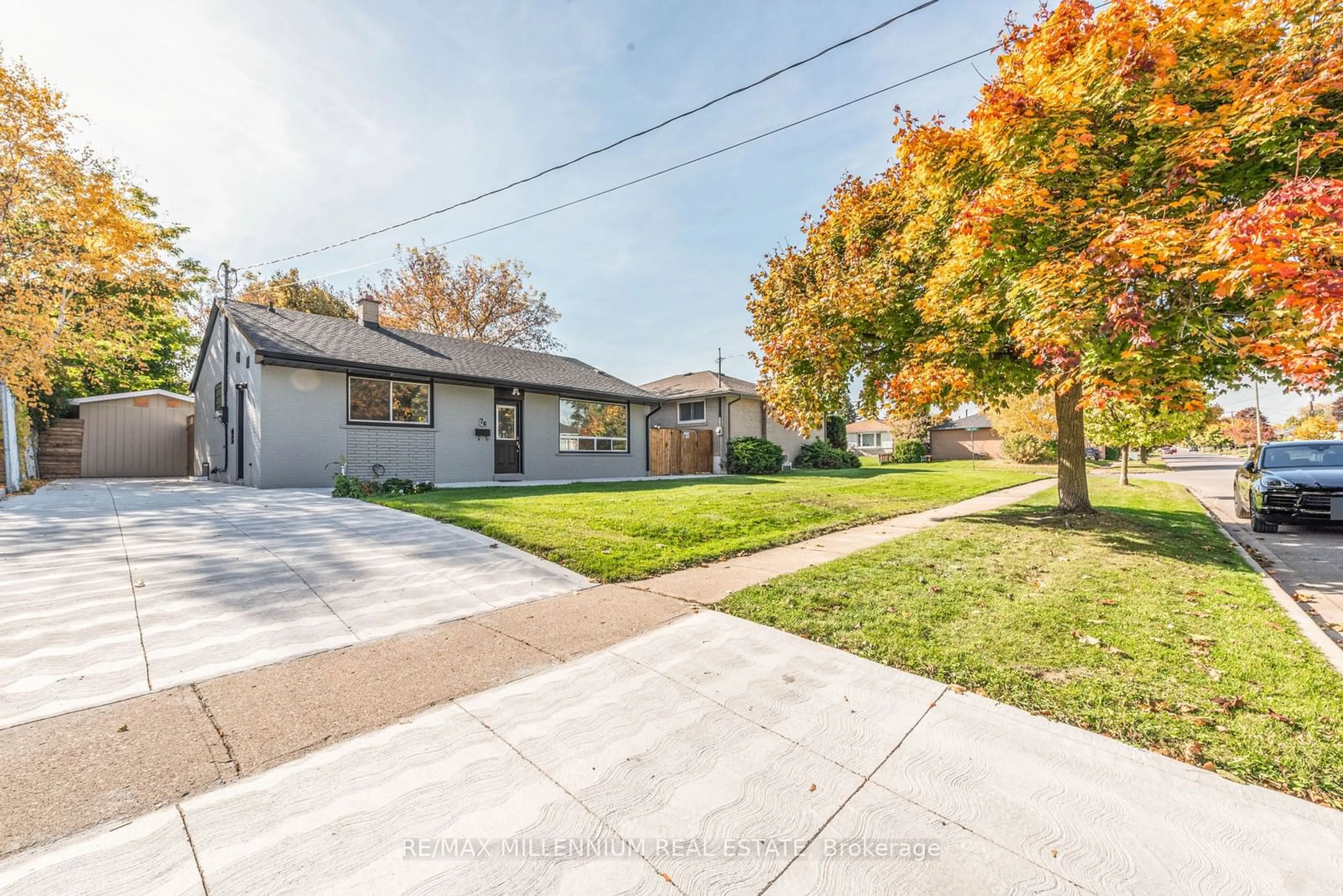 Frontside or backside of a home, the street view for 76 Raylawn Cres, Halton Hills Ontario L7G 4N1