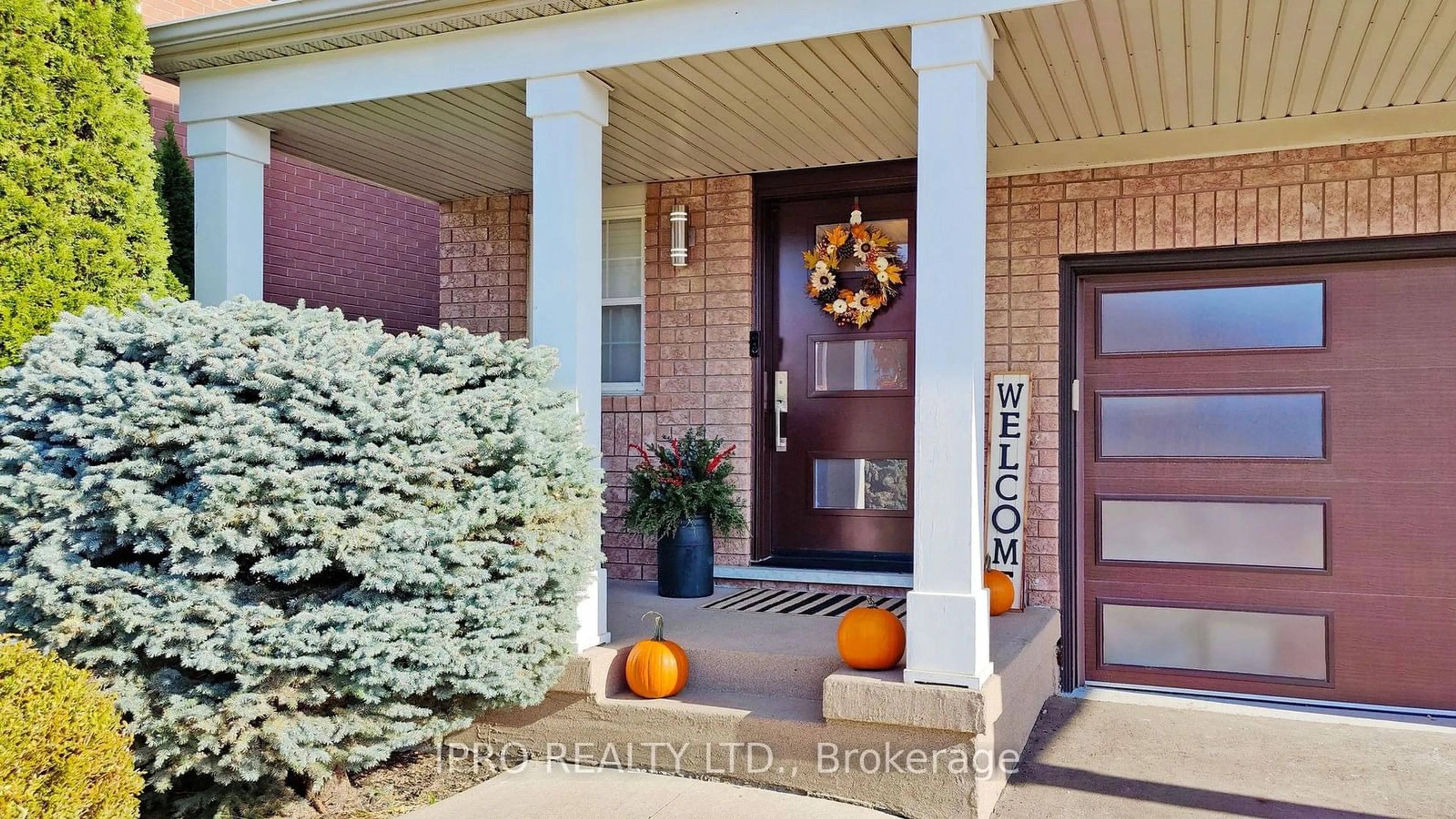 Indoor entryway, wood floors for 6017 Osprey Blvd, Mississauga Ontario L5N 8K3