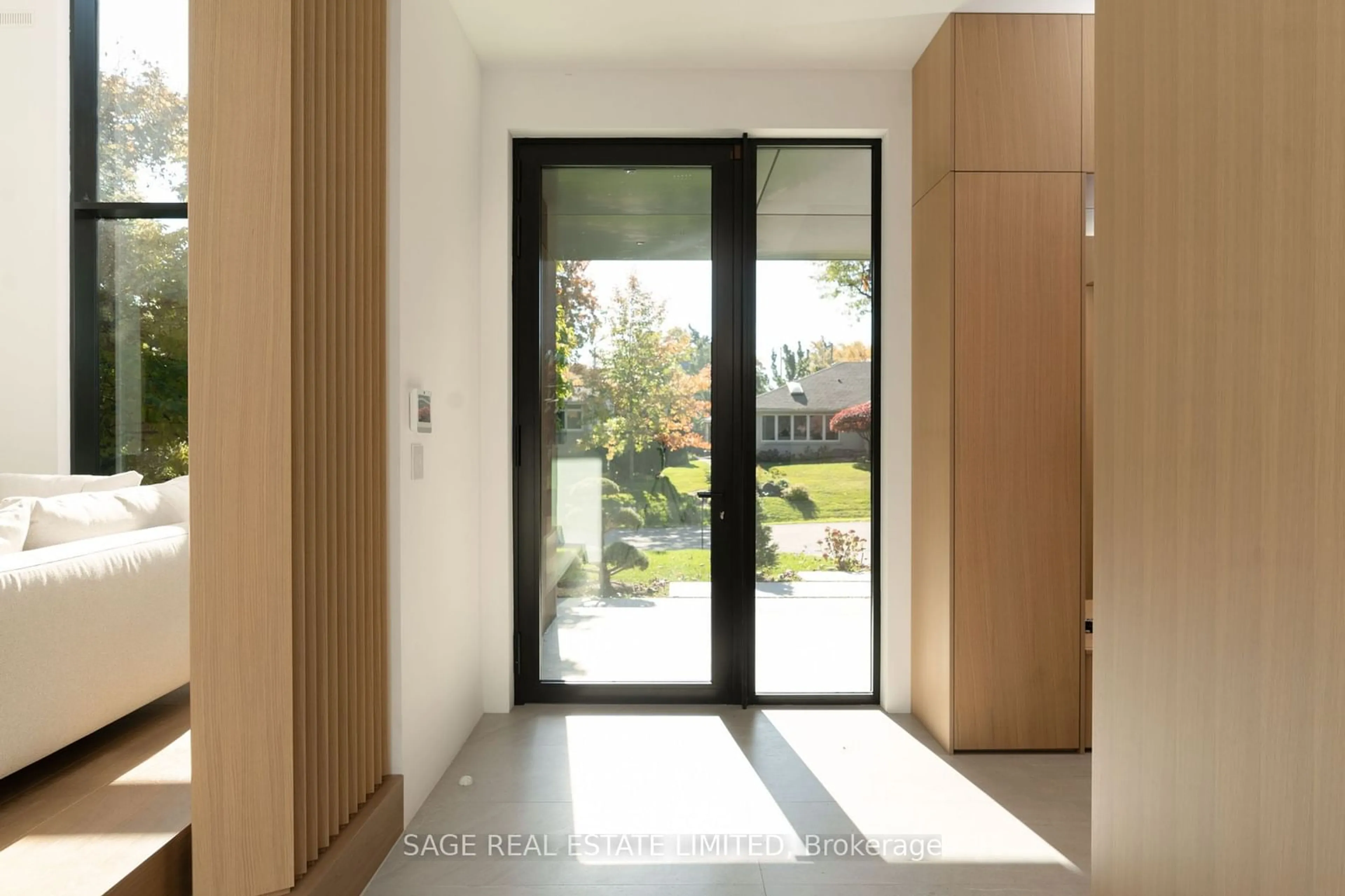 Indoor entryway, cement floor for 38 Ravensbourne Cres, Toronto Ontario M9A 2A8