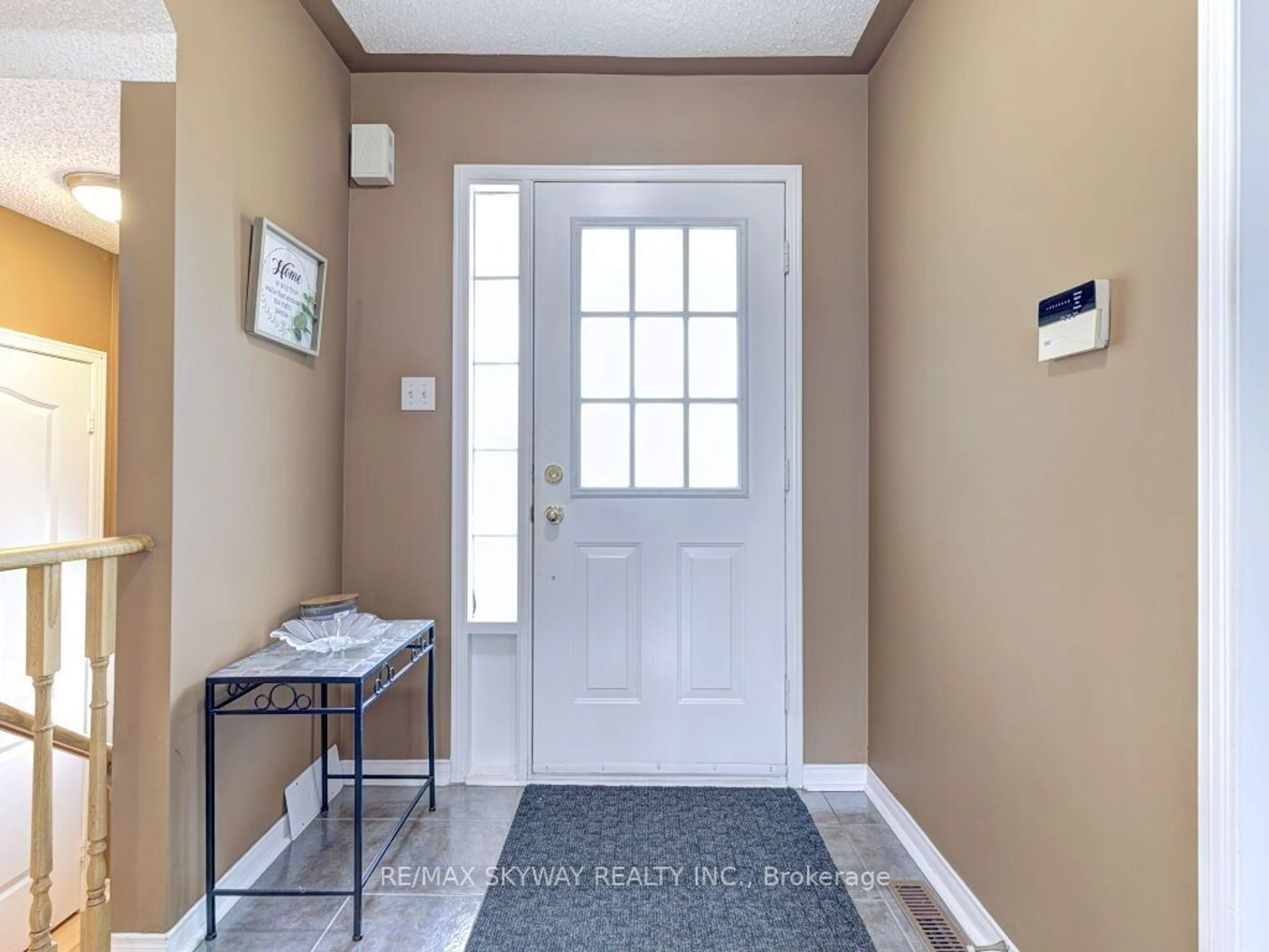 Indoor entryway, wood floors for 3859 Talias Cres, Mississauga Ontario L5M 6L6