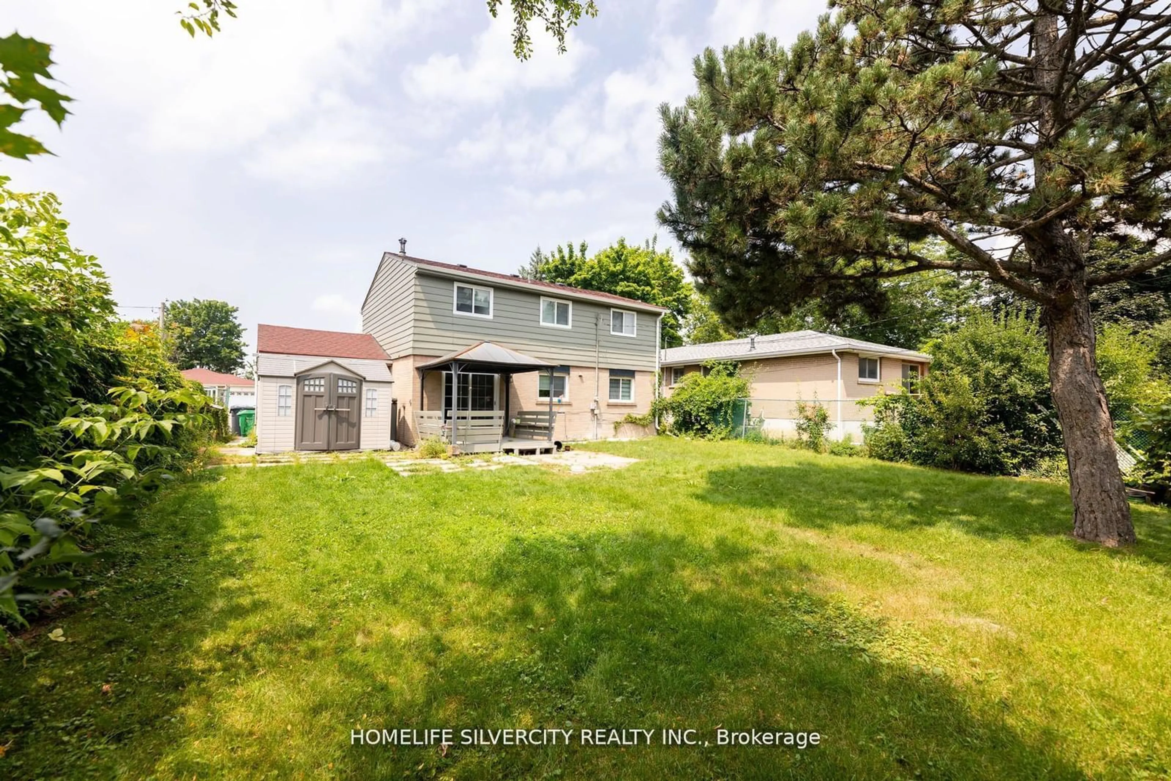 A pic from exterior of the house or condo, the fenced backyard for 8 Bedford Cres, Brampton Ontario L6T 1R4