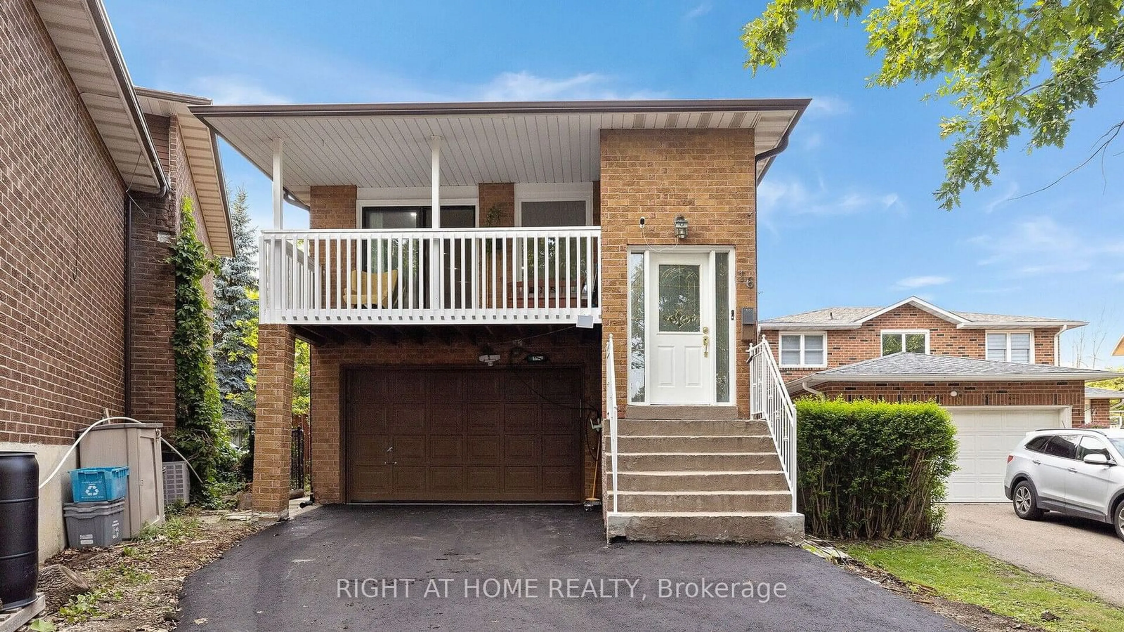 Frontside or backside of a home, the street view for 16 Holgate Crt, Brampton Ontario L6Z 1S1