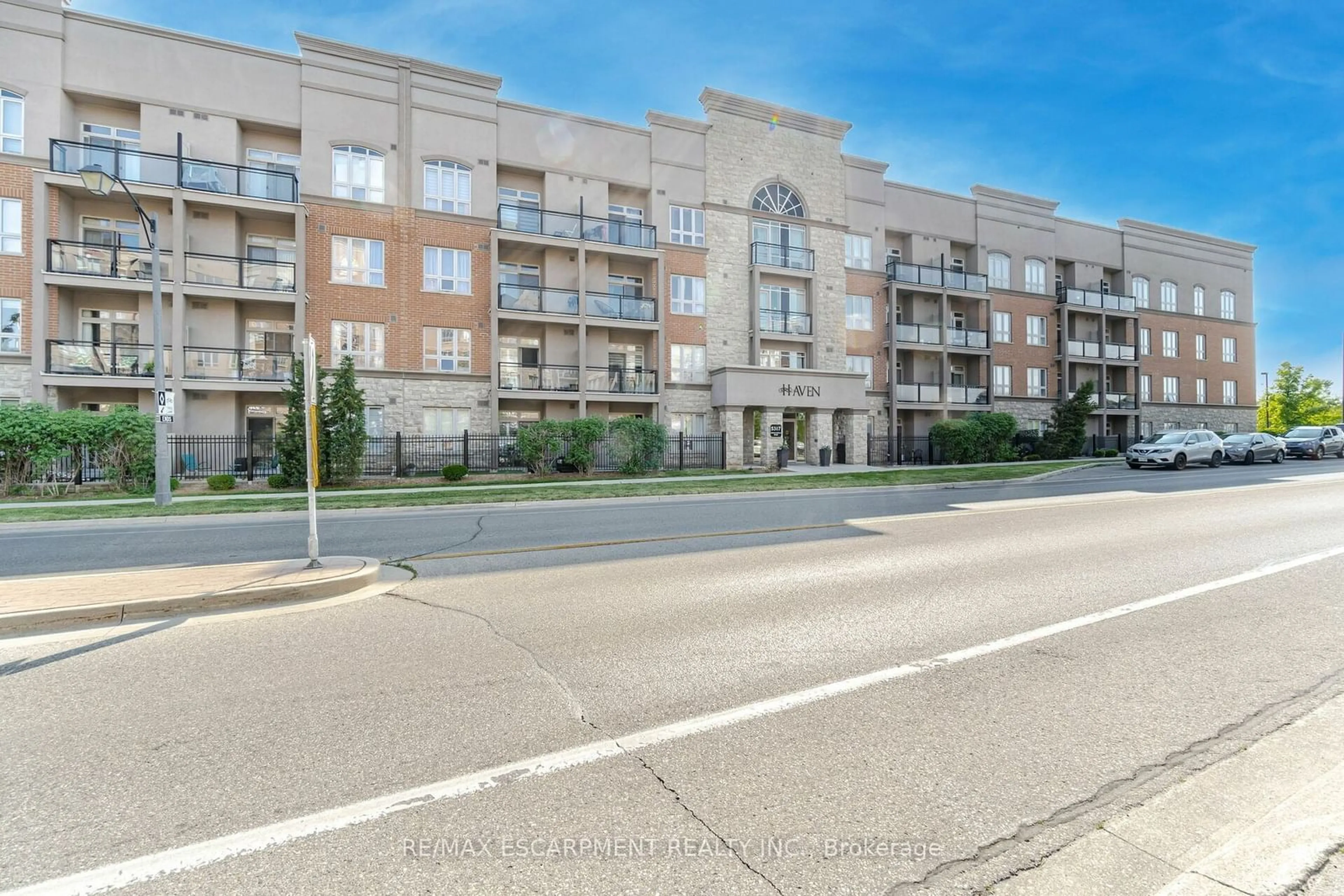 A pic from exterior of the house or condo, the street view for 5317 Upper Middle Rd #331, Burlington Ontario L7L 0G8