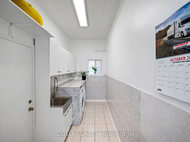 Additional property image - 8 Revelstoke Pl