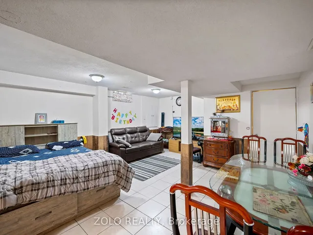 Additional property image - 8 Revelstoke Pl