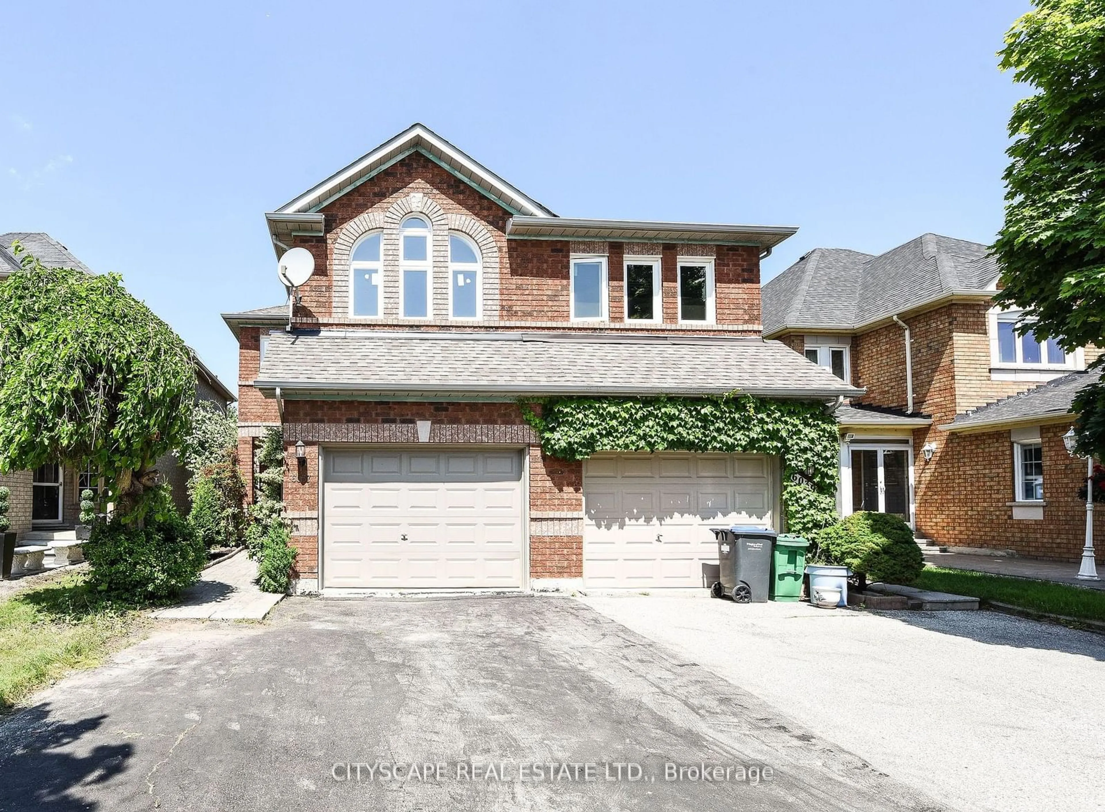 Frontside or backside of a home, the street view for 6037 Clover Ridge Cres, Mississauga Ontario L5N 7B4