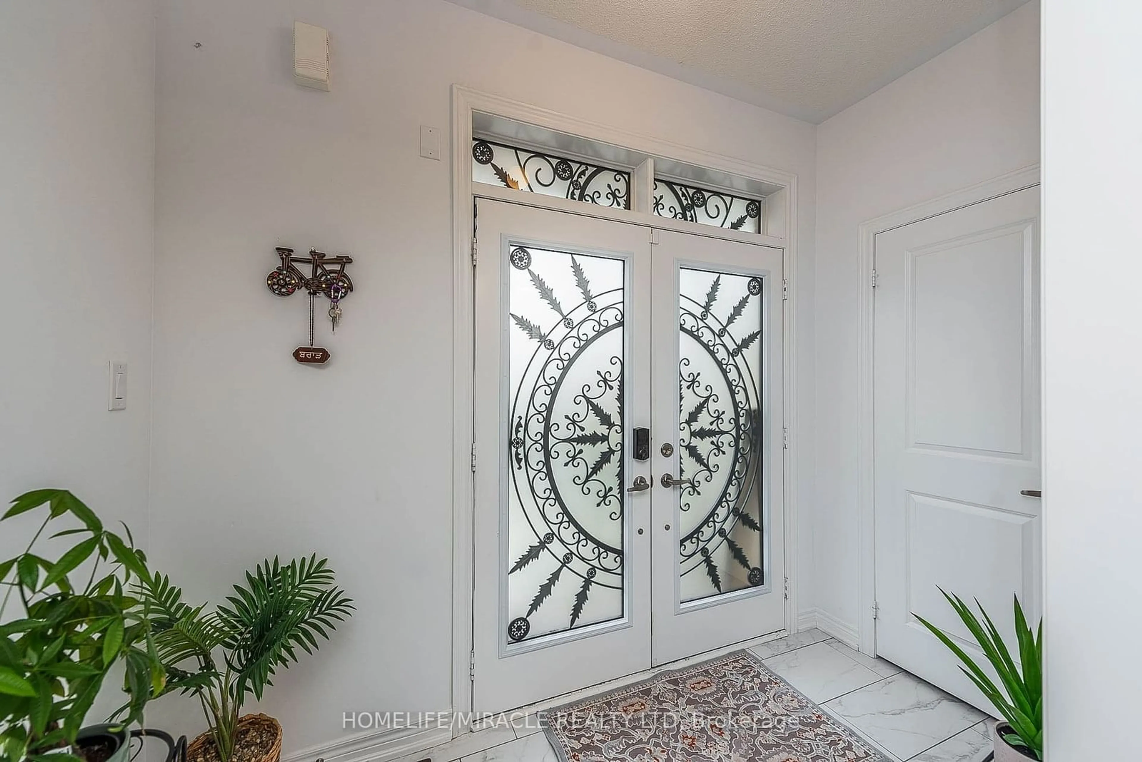 Indoor entryway, wood floors for 15 Bachelor St, Brampton Ontario L7A 5B1