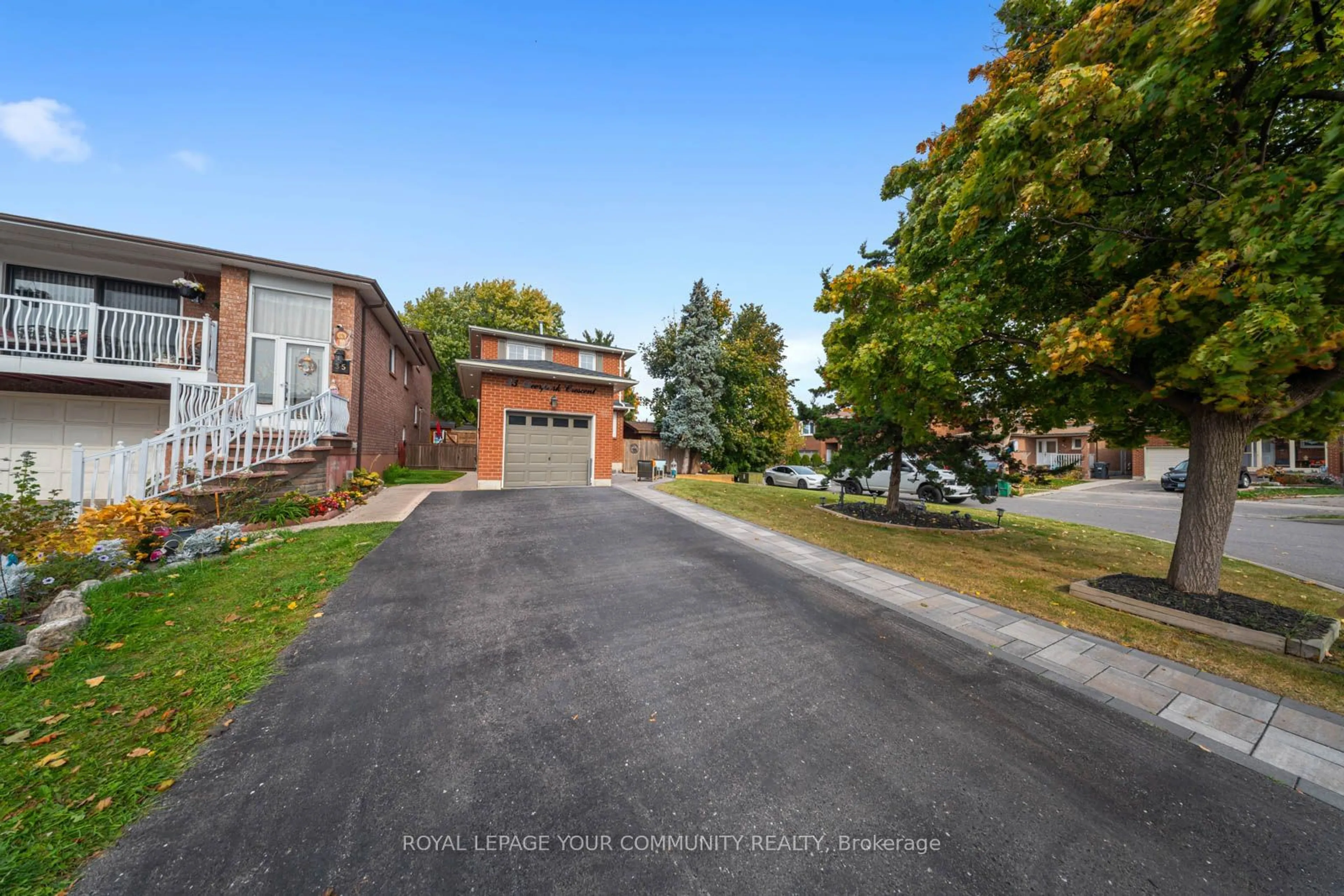 A pic from exterior of the house or condo, the street view for 33 Deerpark Cres, Brampton Ontario L6X 2T6