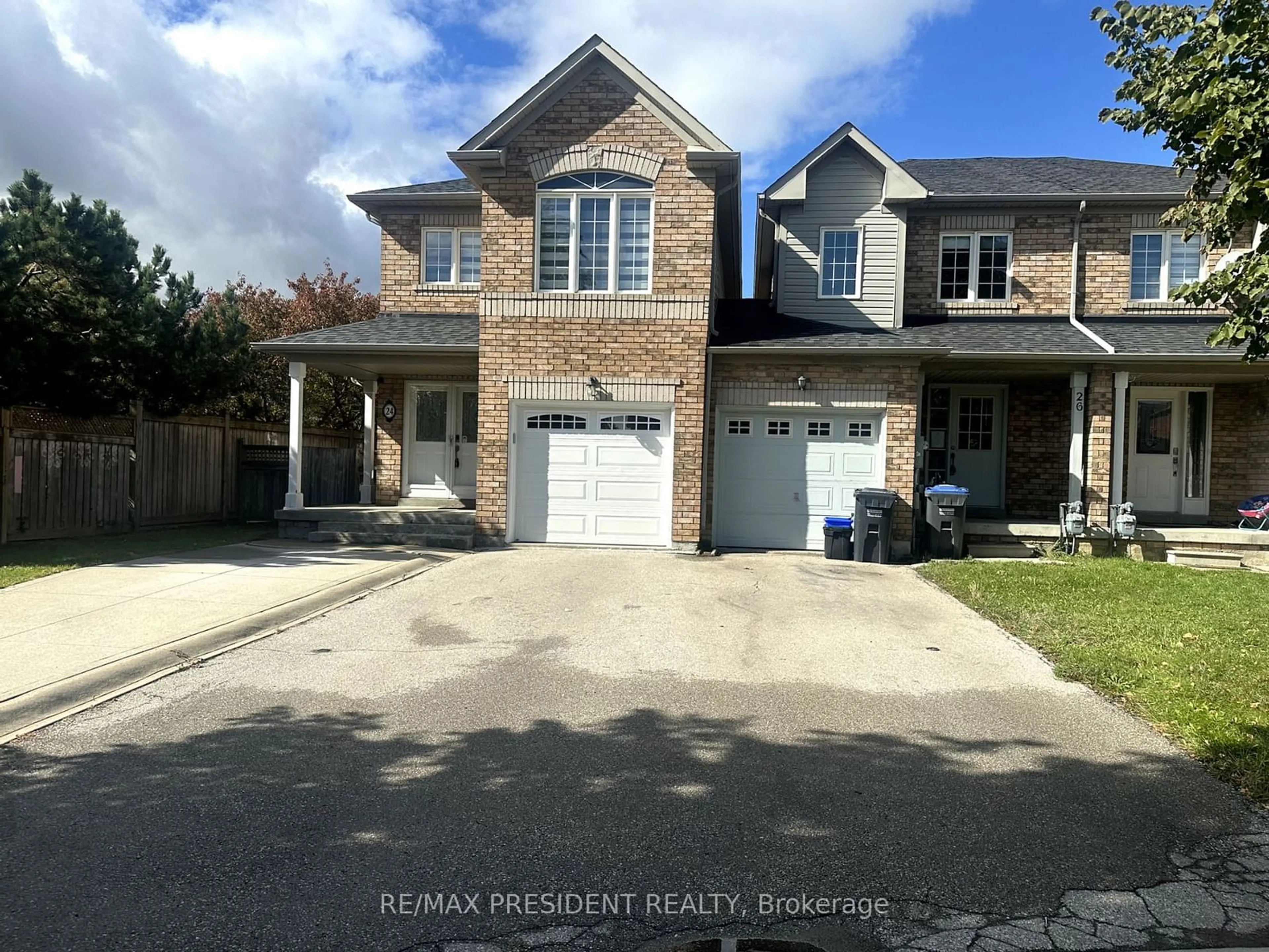 Frontside or backside of a home, the street view for 26 Plum Hollow Crt, Brampton Ontario L6R 2T5