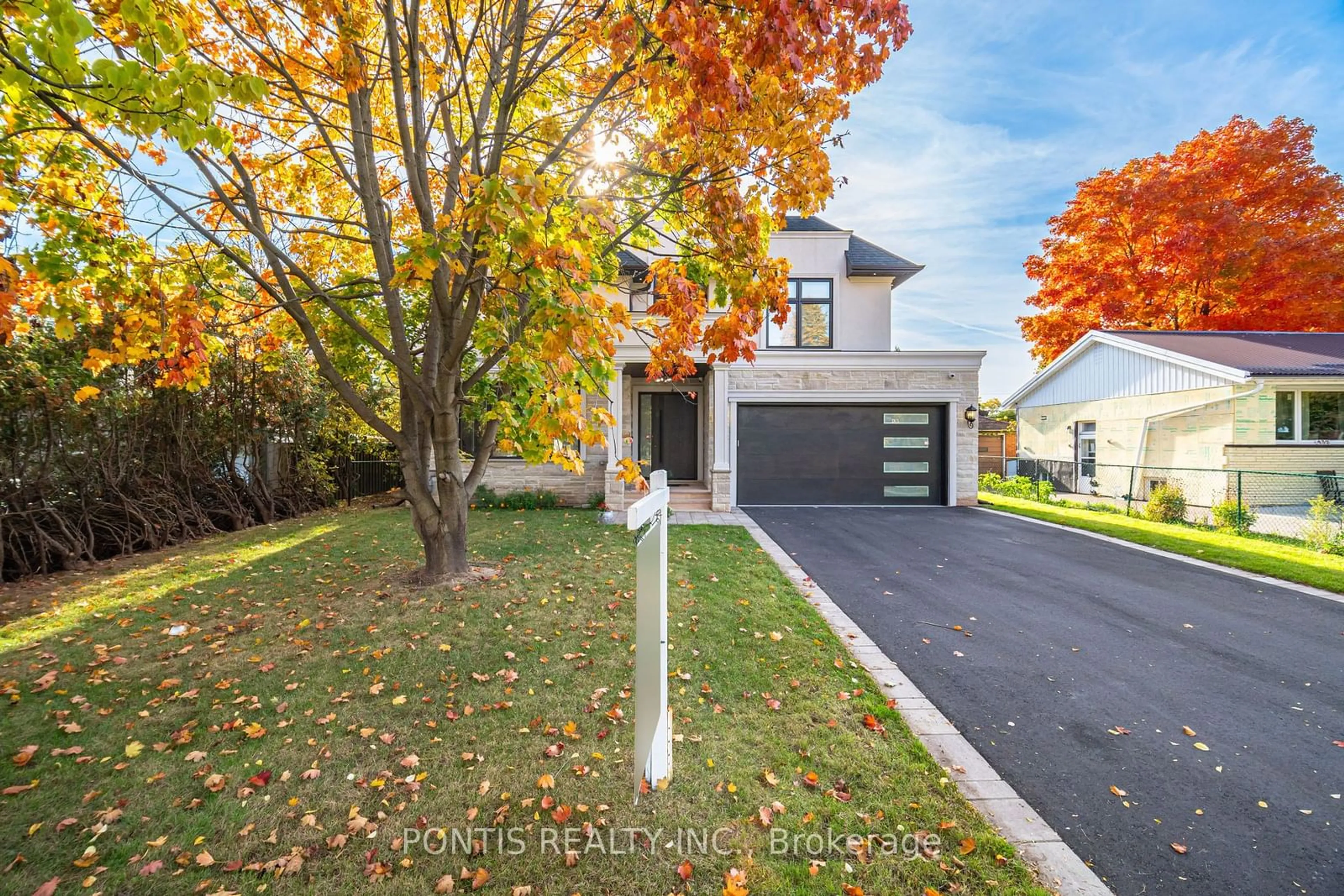 Frontside or backside of a home, the street view for 428 Third Line, Oakville Ontario L6L 4A5