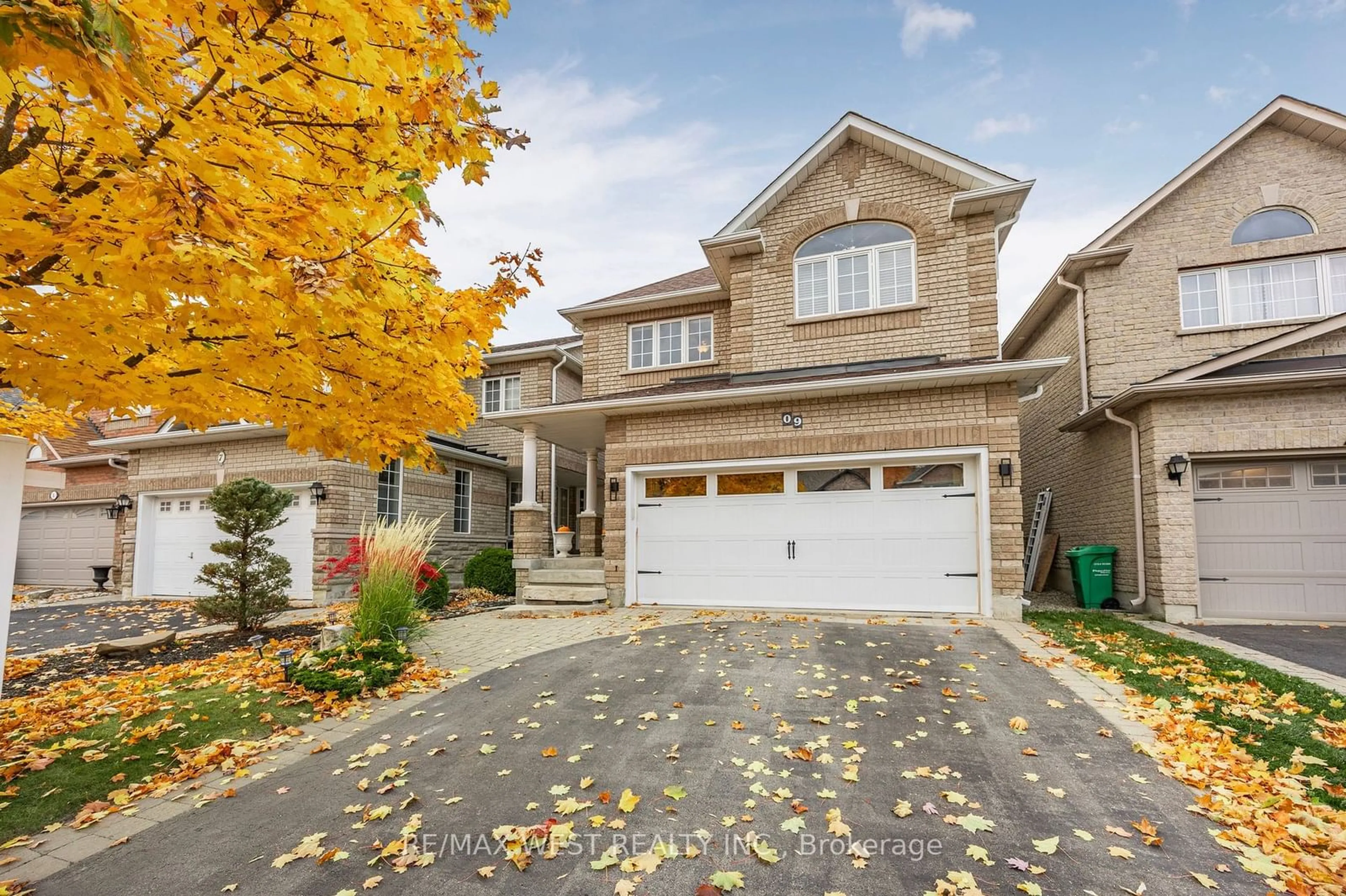 A pic from exterior of the house or condo, the street view for 9 Loontail St, Caledon Ontario L7E 2X5