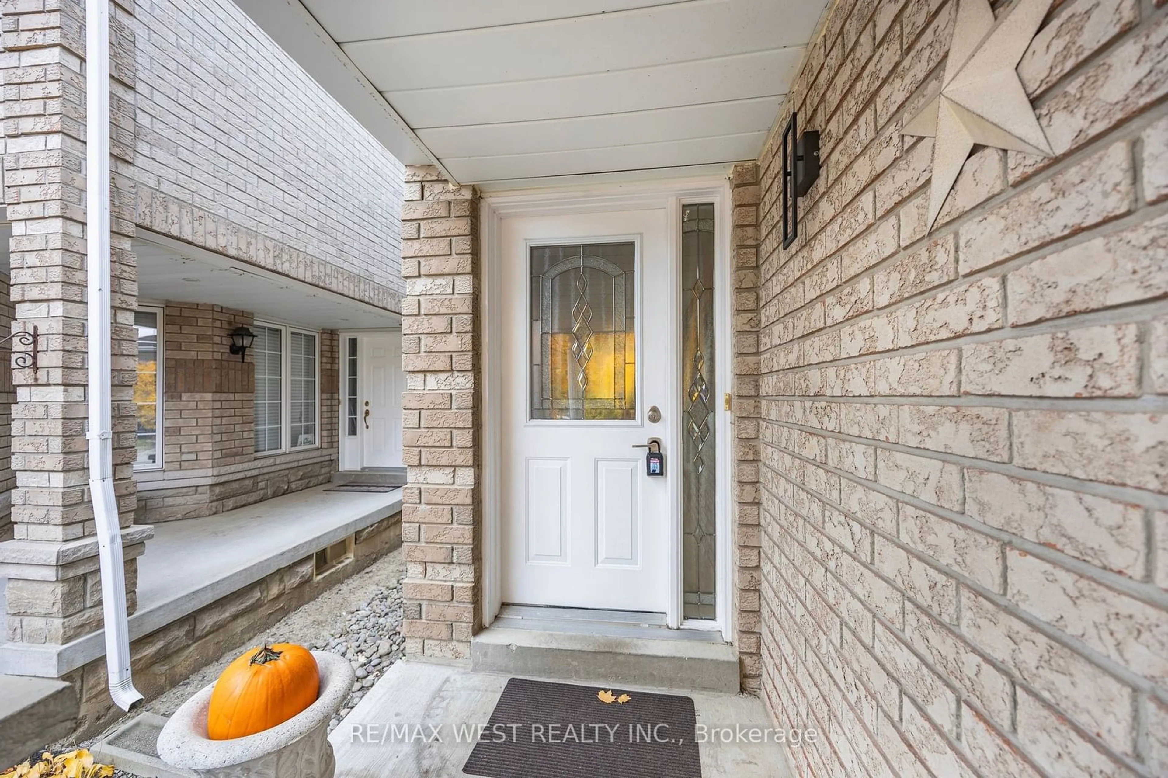 Indoor entryway, cement floor for 9 Loontail St, Caledon Ontario L7E 2X5