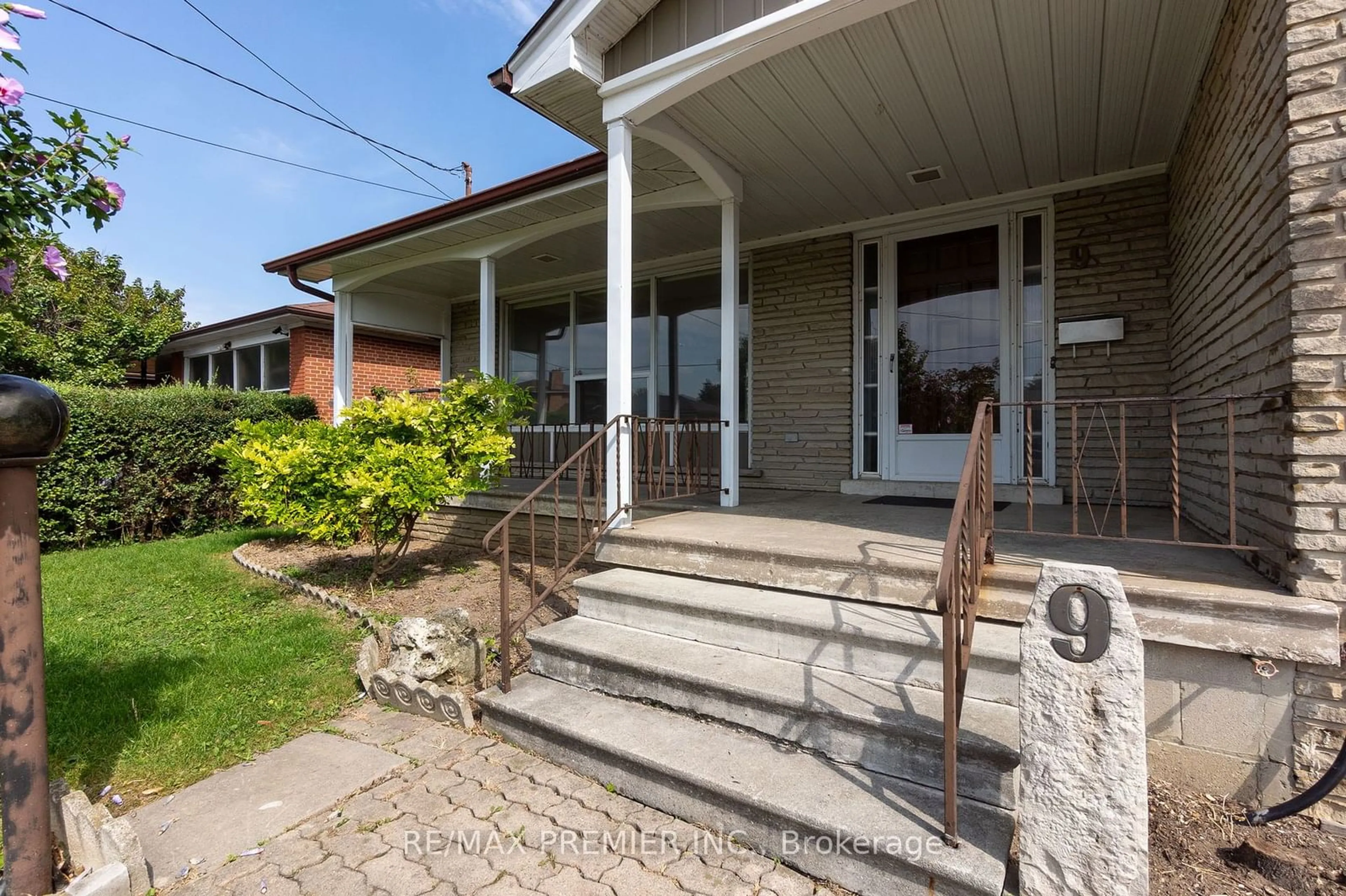 Patio, cottage for 9 Stella St, Toronto Ontario M6L 3A6