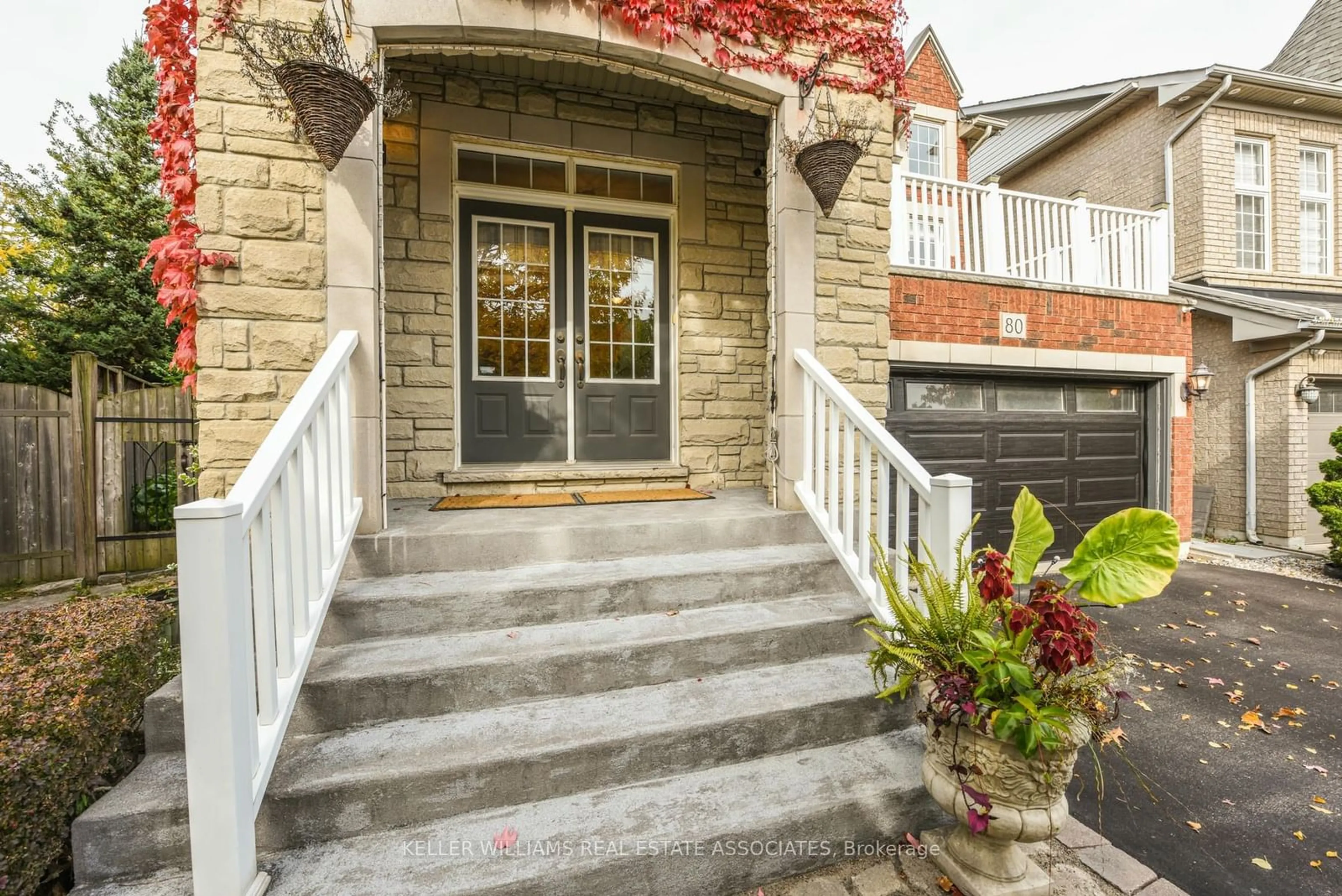 Indoor entryway, wood floors for 80 Penbridge Circ, Brampton Ontario L7A 2R1