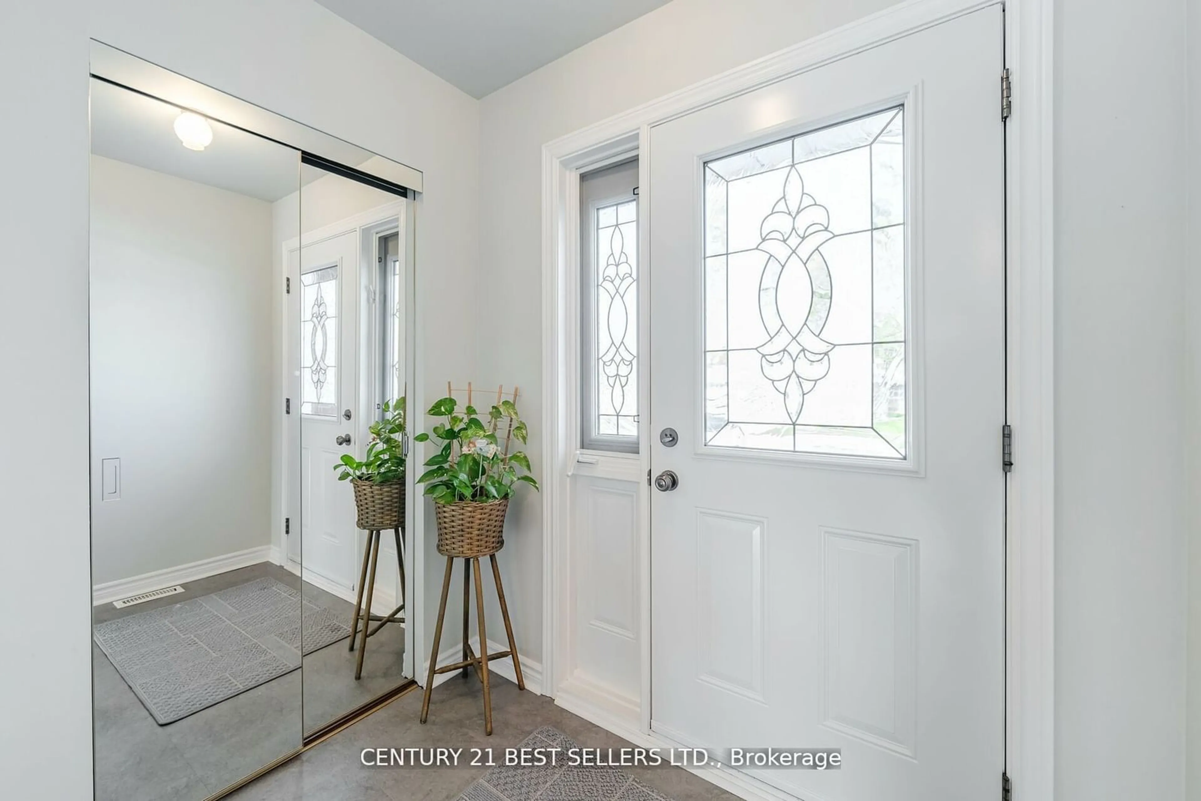 Indoor entryway, wood floors for 68 Lynmont Rd, Toronto Ontario M9V 3X2