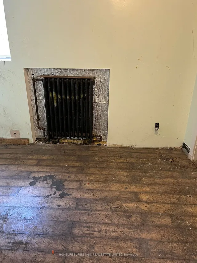 Additional property image - 2553 Dundas St