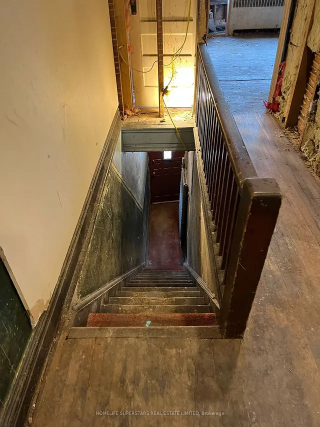 Additional property image - 2553 Dundas St