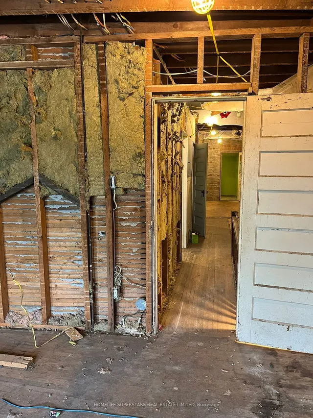 Additional property image - 2553 Dundas St