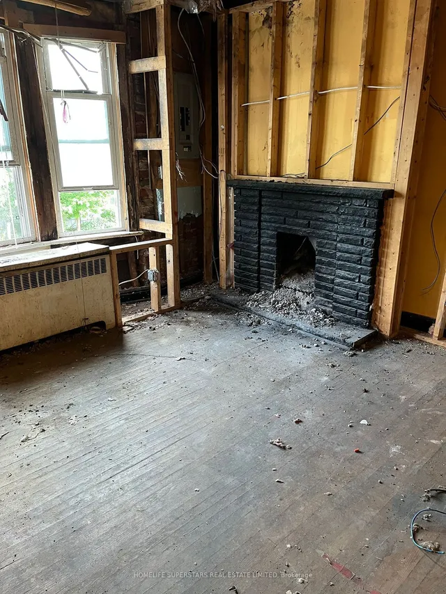 Additional property image - 2553 Dundas St