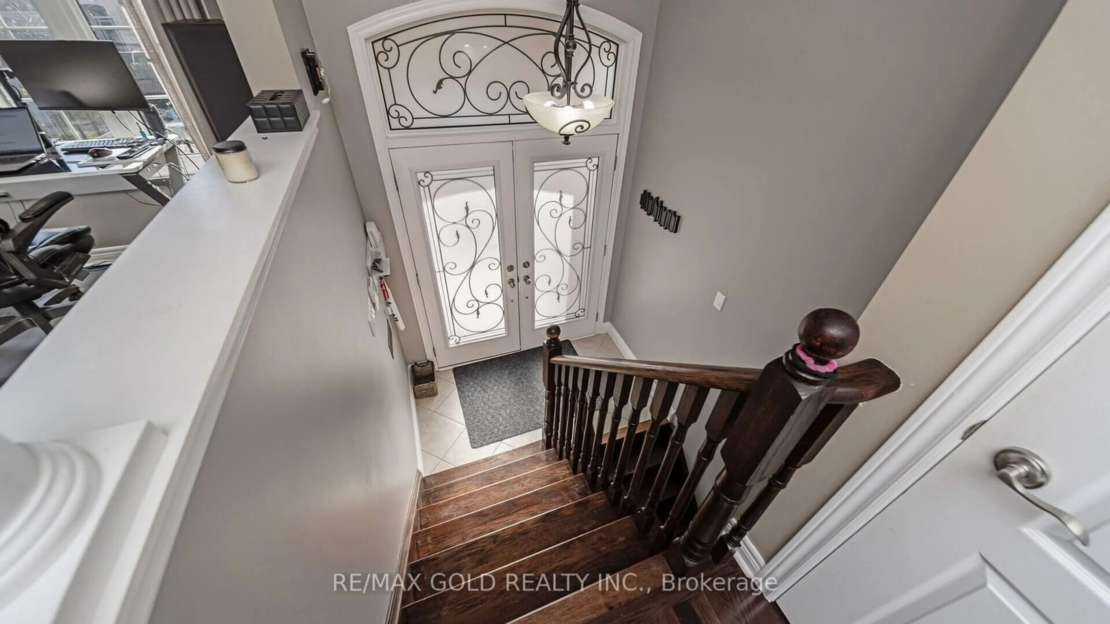 Indoor entryway, wood floors for 64 Everingham Circ, Brampton Ontario L6R 0R7