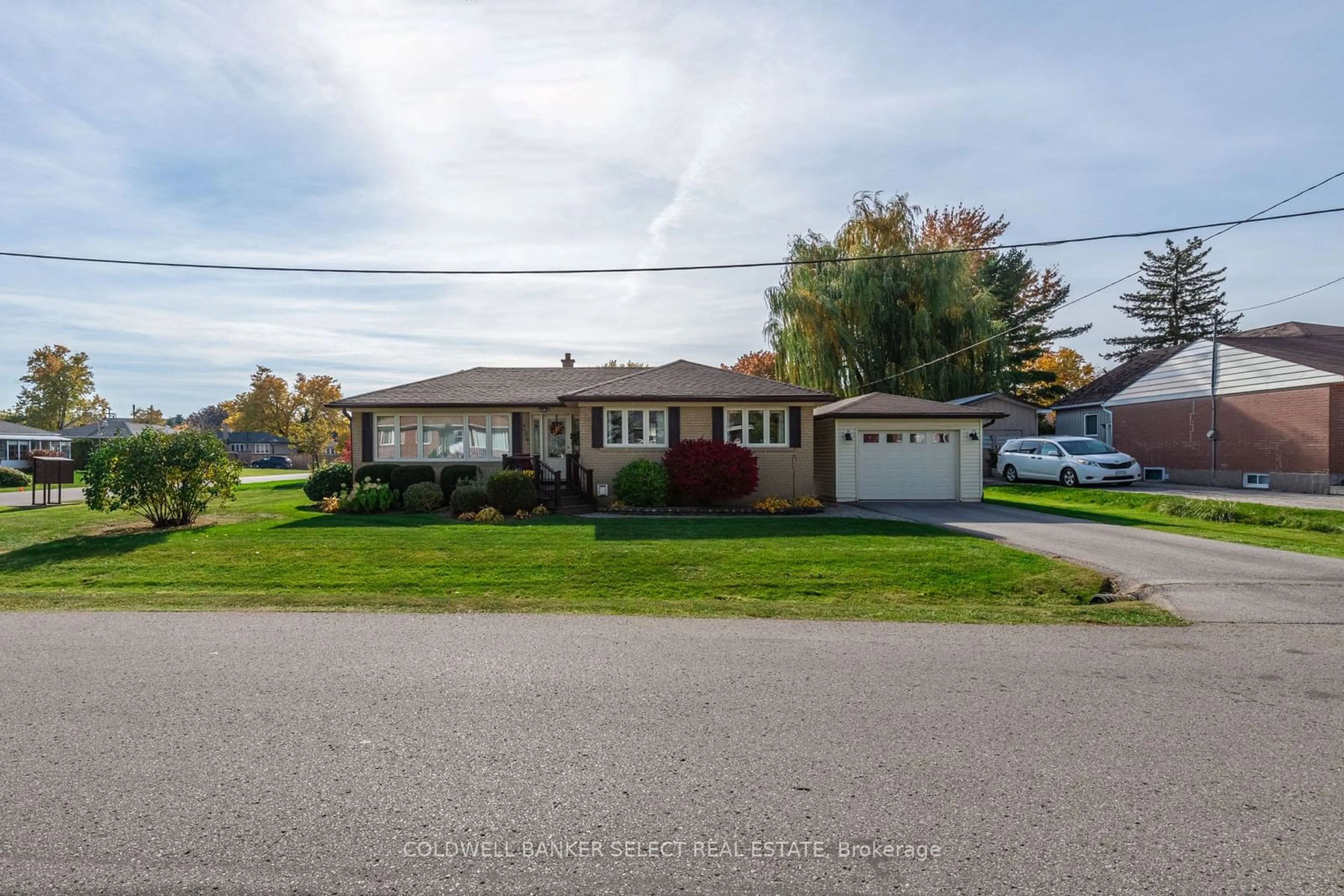 Frontside or backside of a home, the street view for 324 Henderson St, Caledon Ontario L7E 4X7