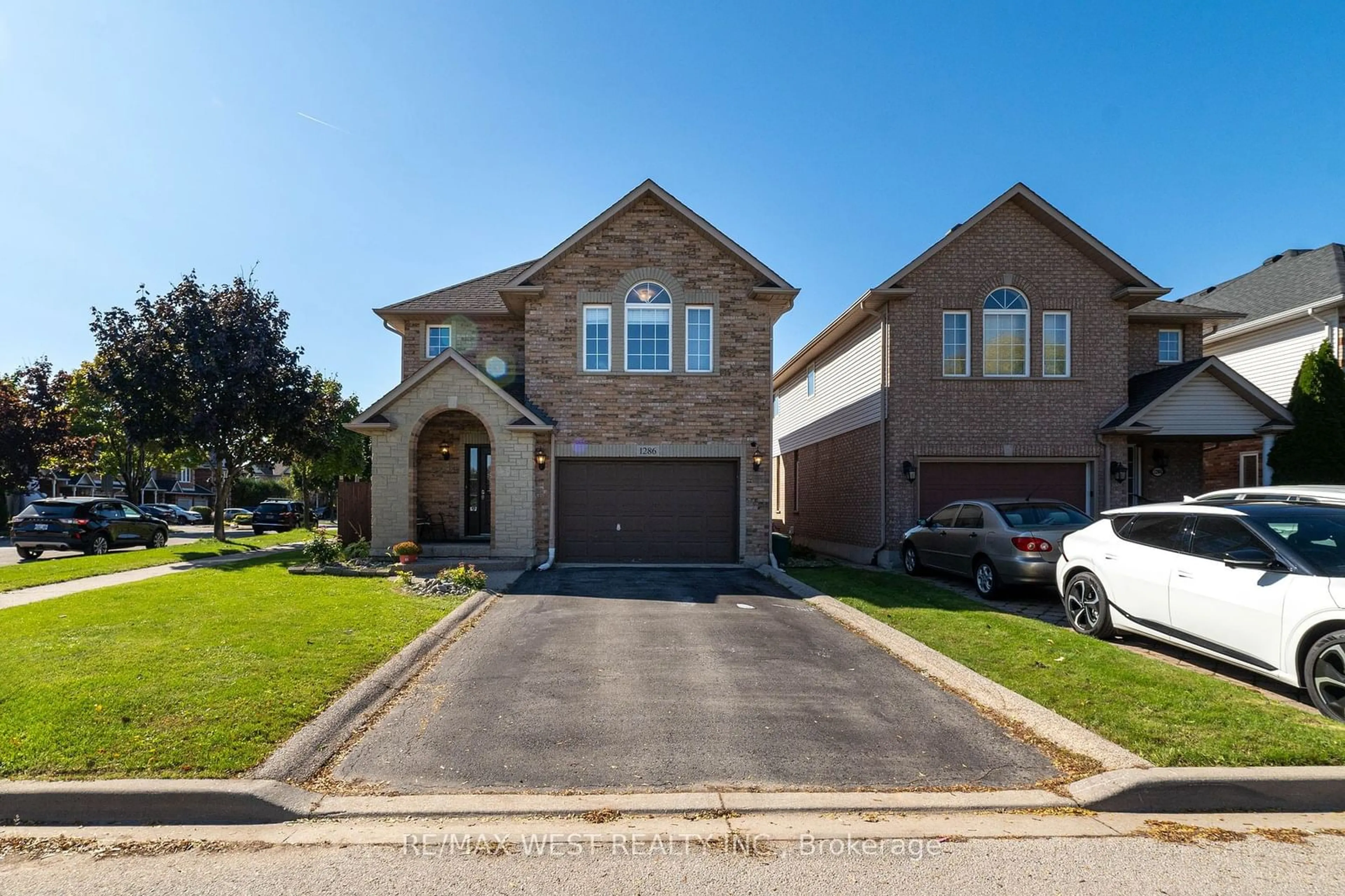 Frontside or backside of a home, the street view for 1286 Burkholder Dr, Burlington Ontario L7M 4S4