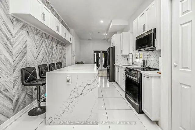 Additional property image - 121 Mulock Ave