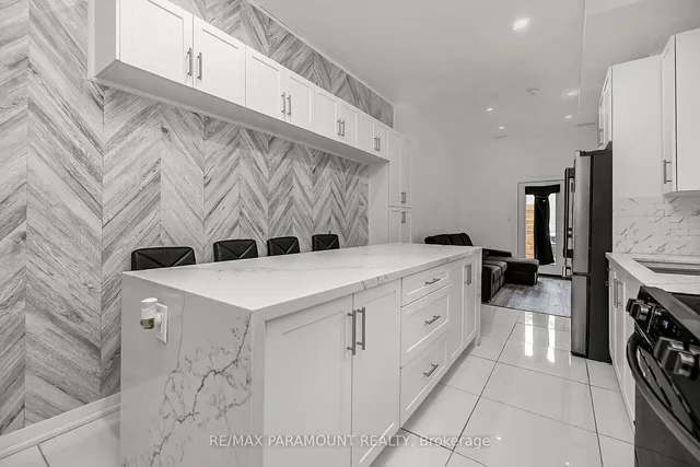 Additional property image - 121 Mulock Ave