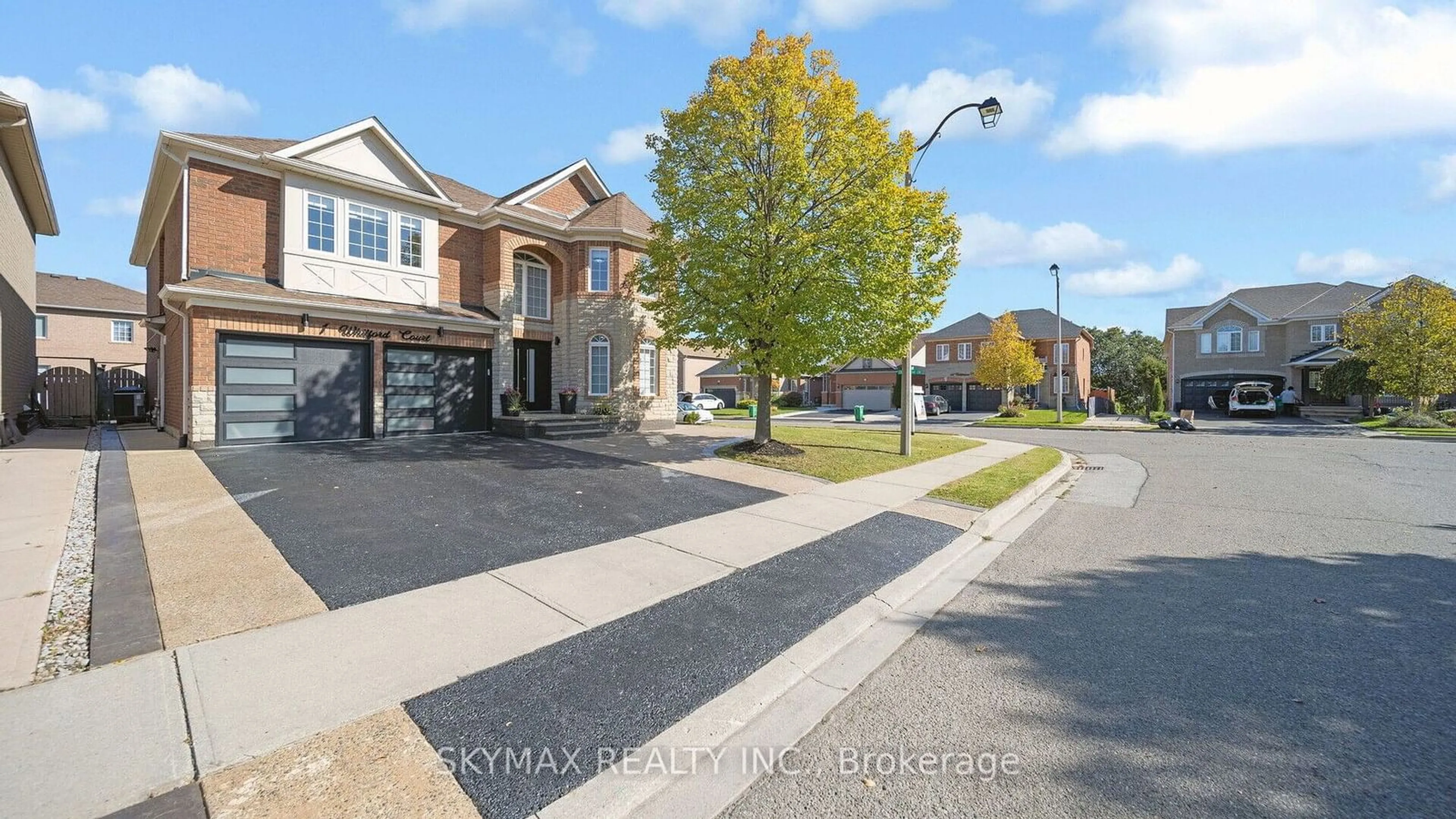 A pic from exterior of the house or condo, the street view for 1 WHITFORD Crt, Brampton Ontario L6R 2S2