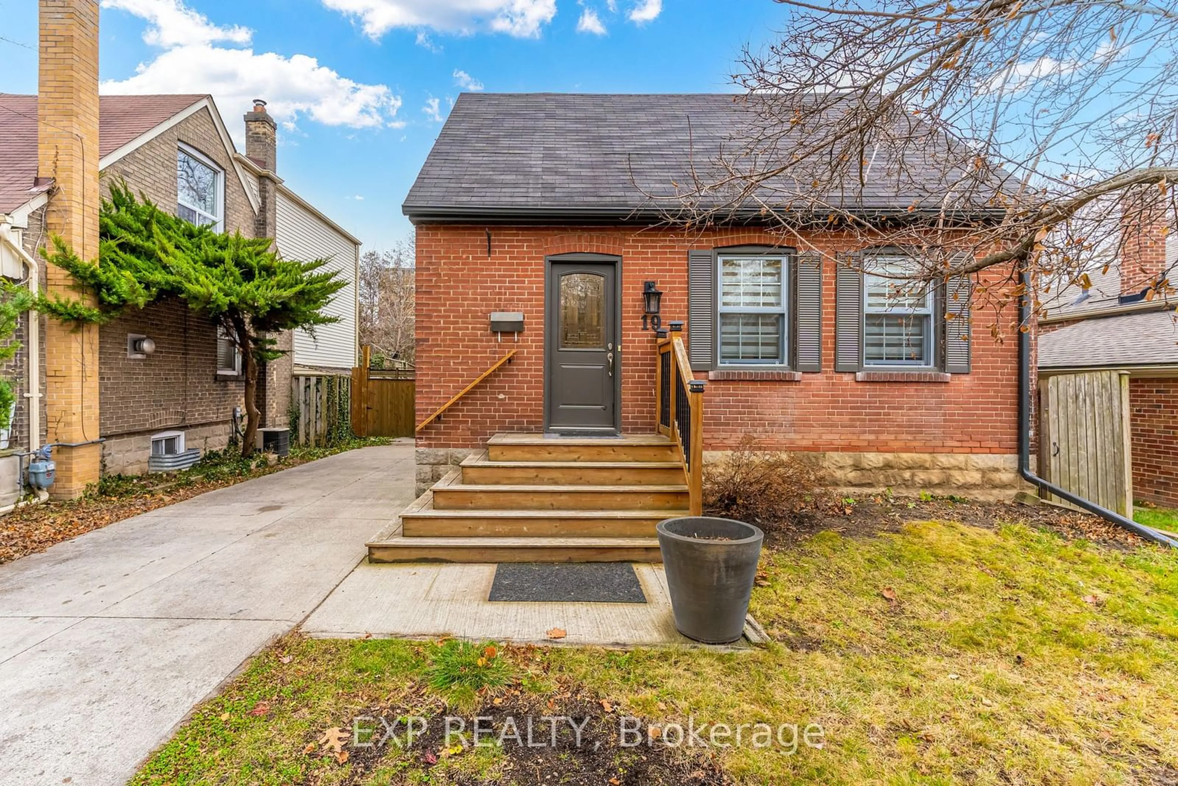 Home with brick exterior material for 19 Albani St, Toronto Ontario M8V 1X3