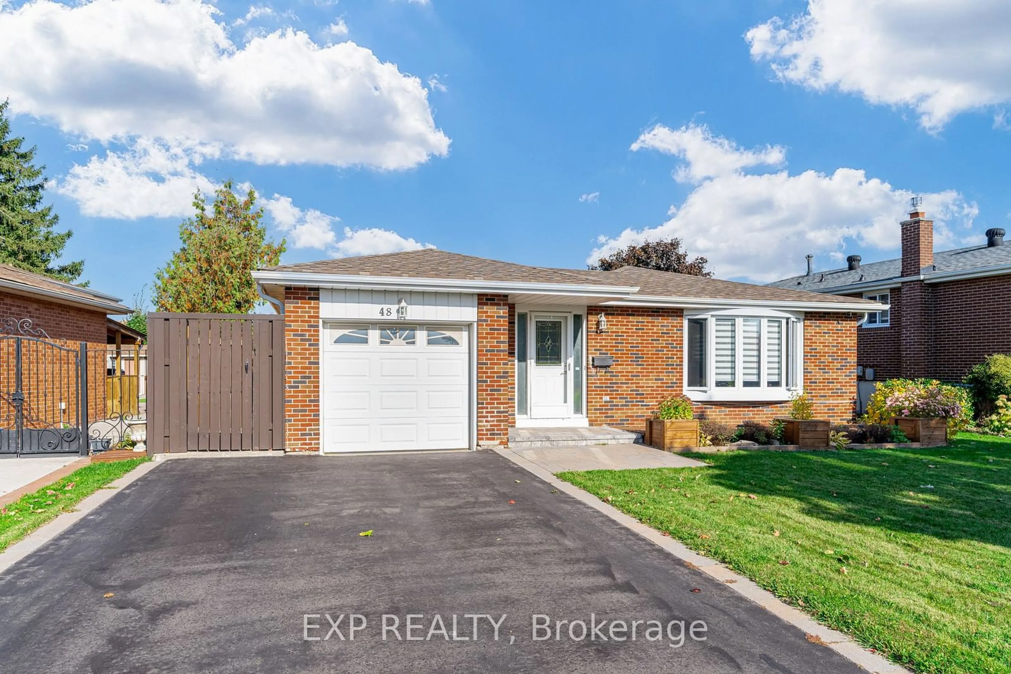 Frontside or backside of a home, cottage for 48 Goldcrest Rd, Brampton Ontario L6S 1G3