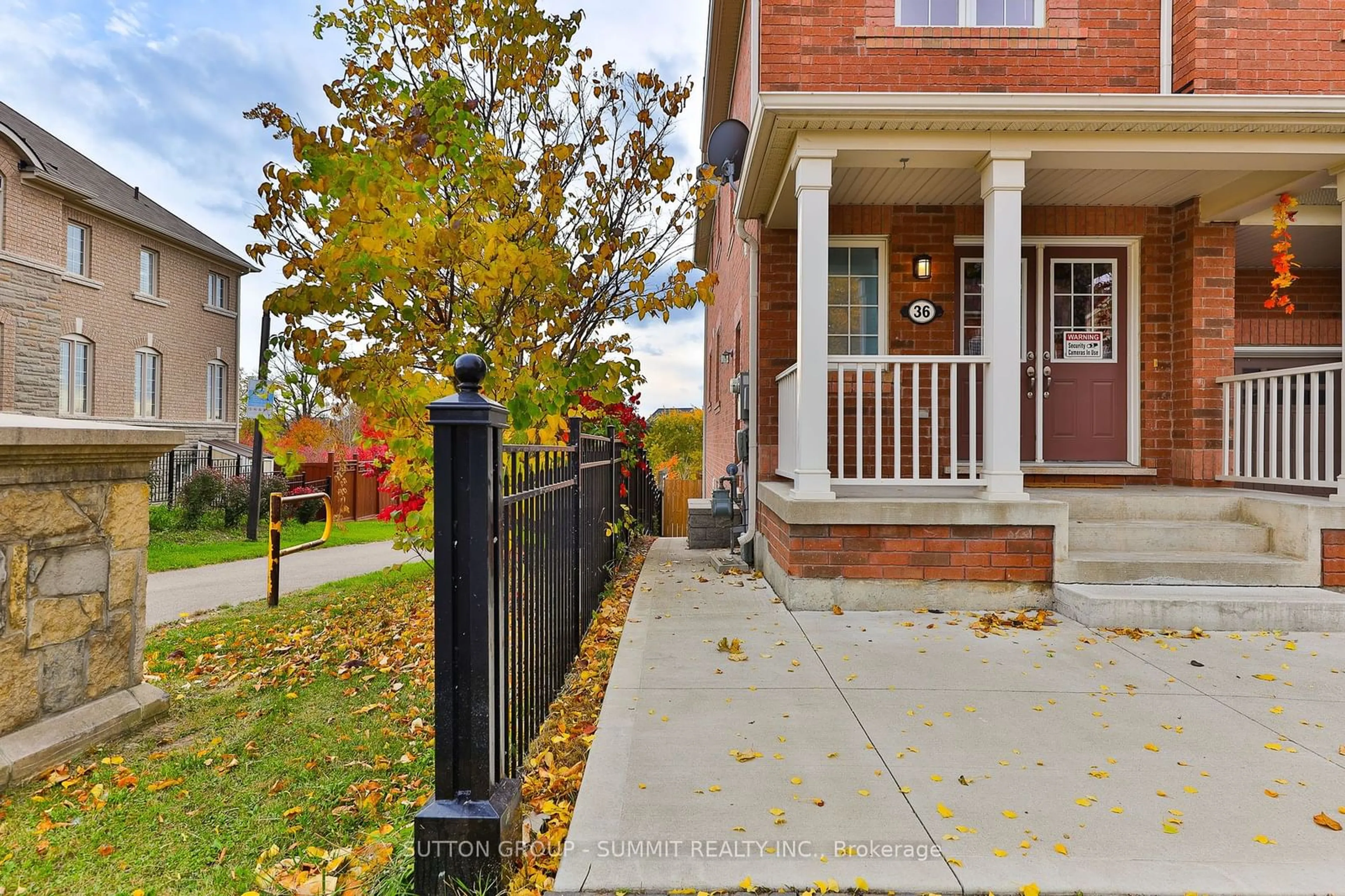 A pic from exterior of the house or condo, the street view for 36 Birch Tree Tr, Brampton Ontario L6P 3M8