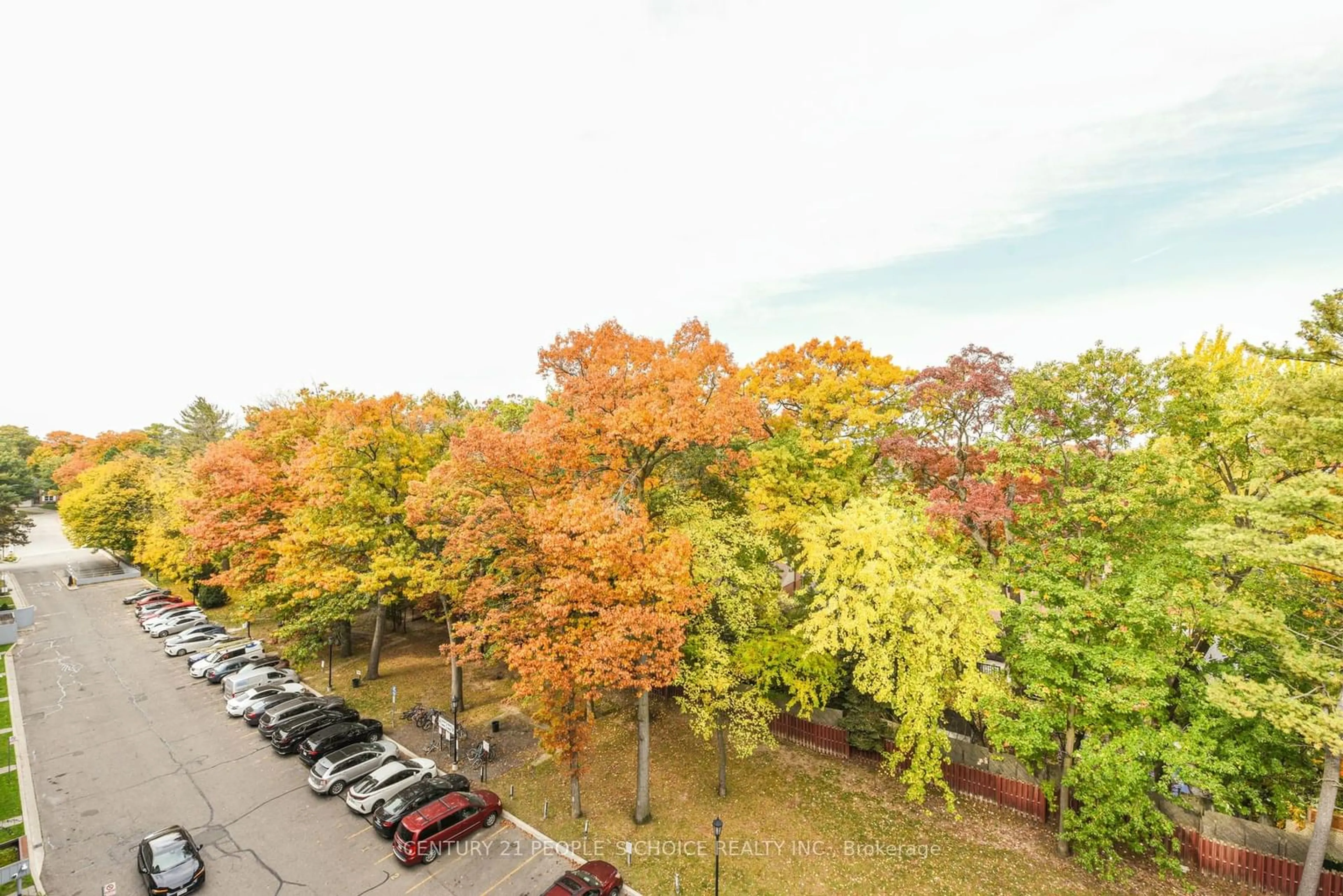 Patio, the street view for 3025 The Credit Woodlands #409, Mississauga Ontario L5C 2V3