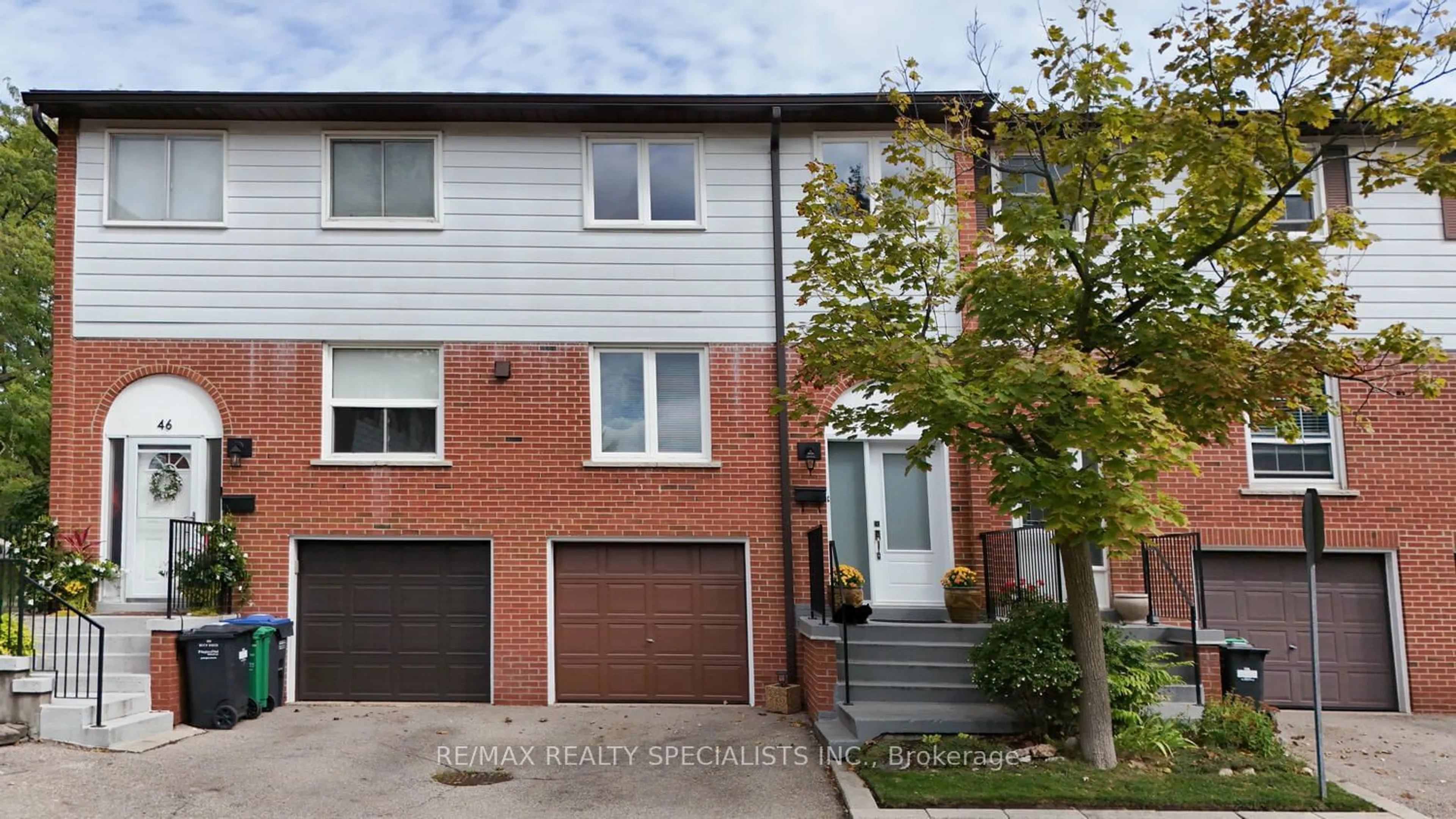 A pic from exterior of the house or condo, the street view for 2445 Homelands Dr #45, Mississauga Ontario L5K 2C6