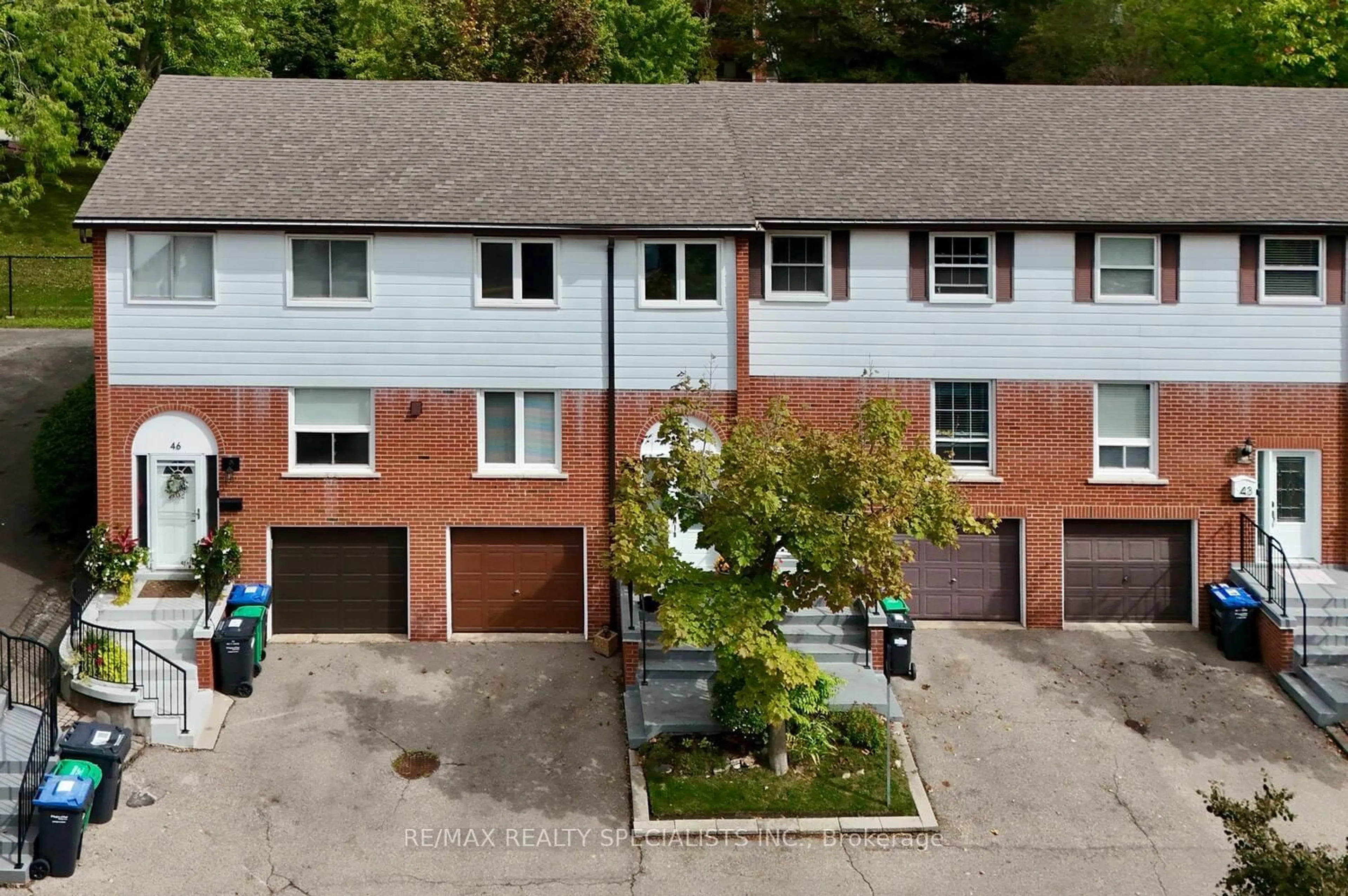 A pic from exterior of the house or condo, the front or back of building for 2445 Homelands Dr #45, Mississauga Ontario L5K 2C6