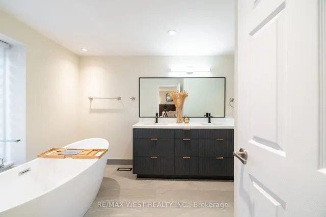 Additional property image - 2366 Devon Rd