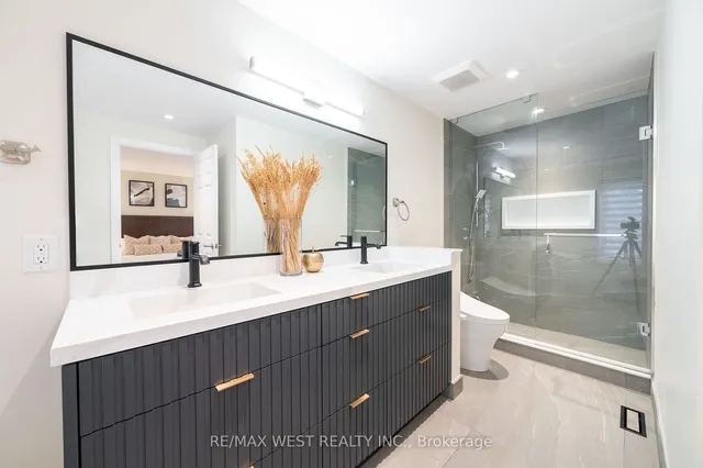 Additional property image - 2366 Devon Rd