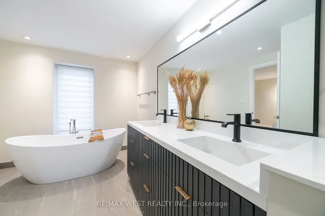Additional property image - 2366 Devon Rd