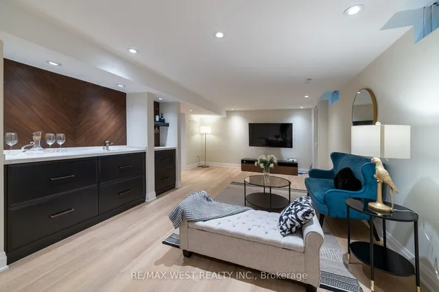 Additional property image - 2366 Devon Rd
