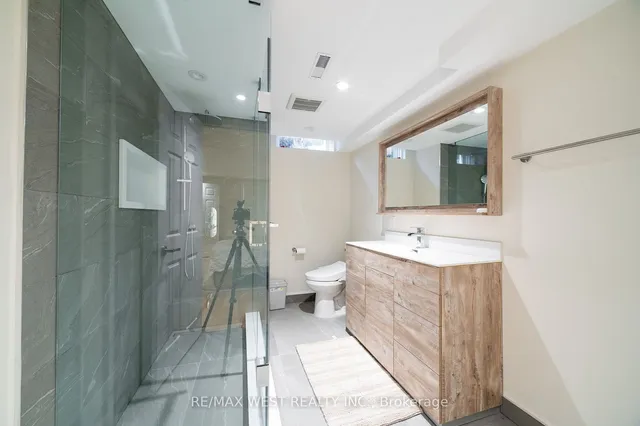 Additional property image - 2366 Devon Rd