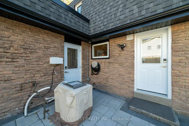 Additional property image - 2366 Devon Rd