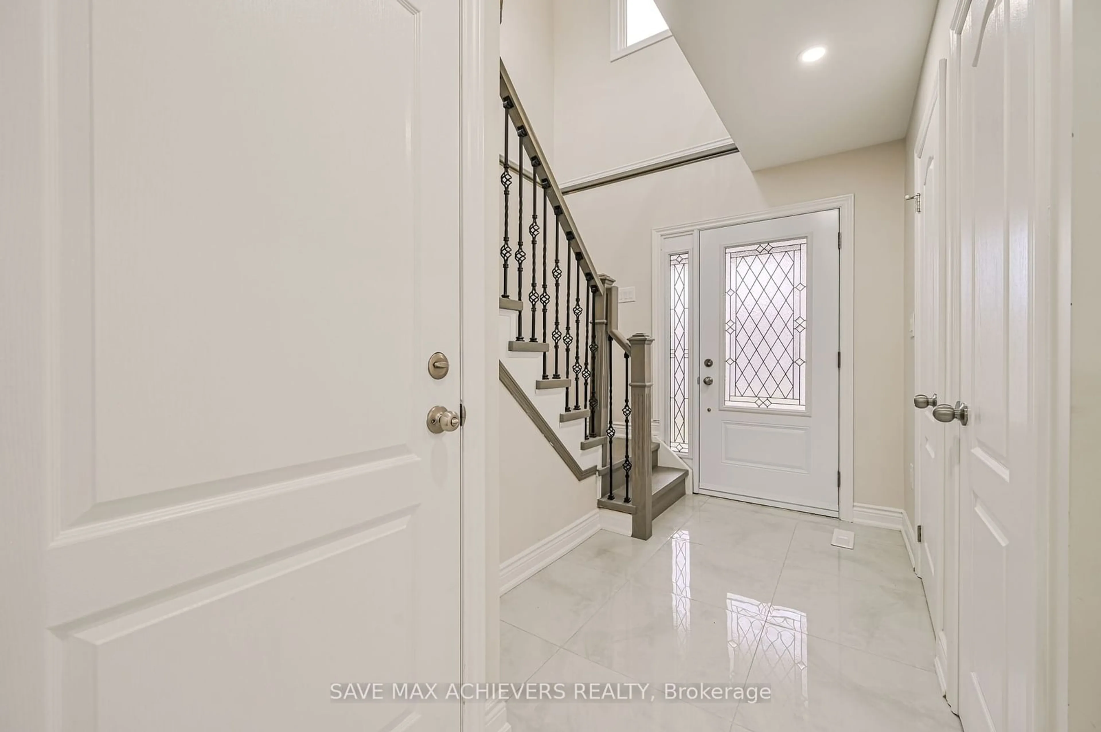 Indoor entryway, cement floor for 31 Histon Cres, Brampton Ontario L6V 3P9