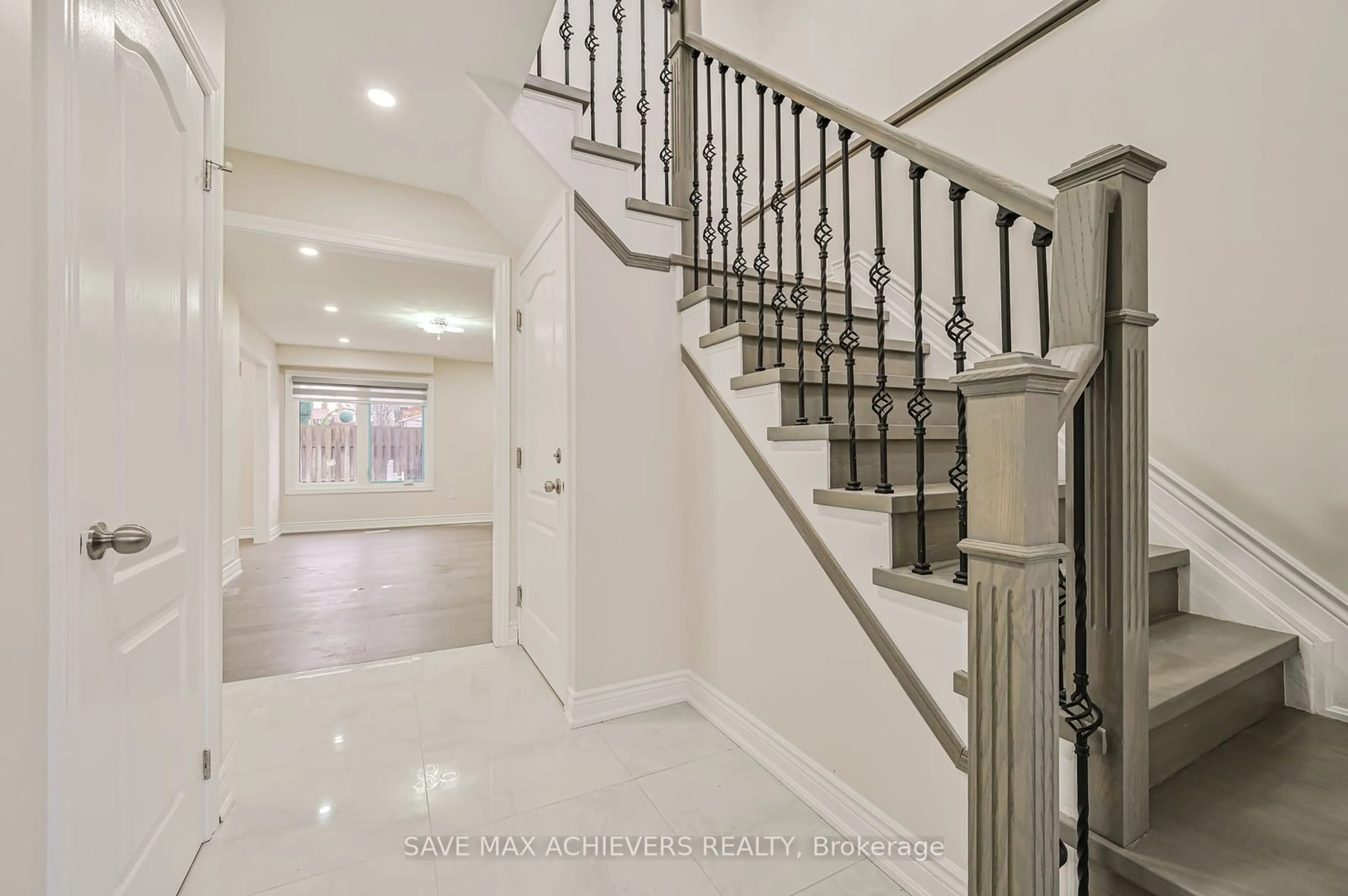 Indoor entryway, cement floor for 31 Histon Cres, Brampton Ontario L6V 3P9