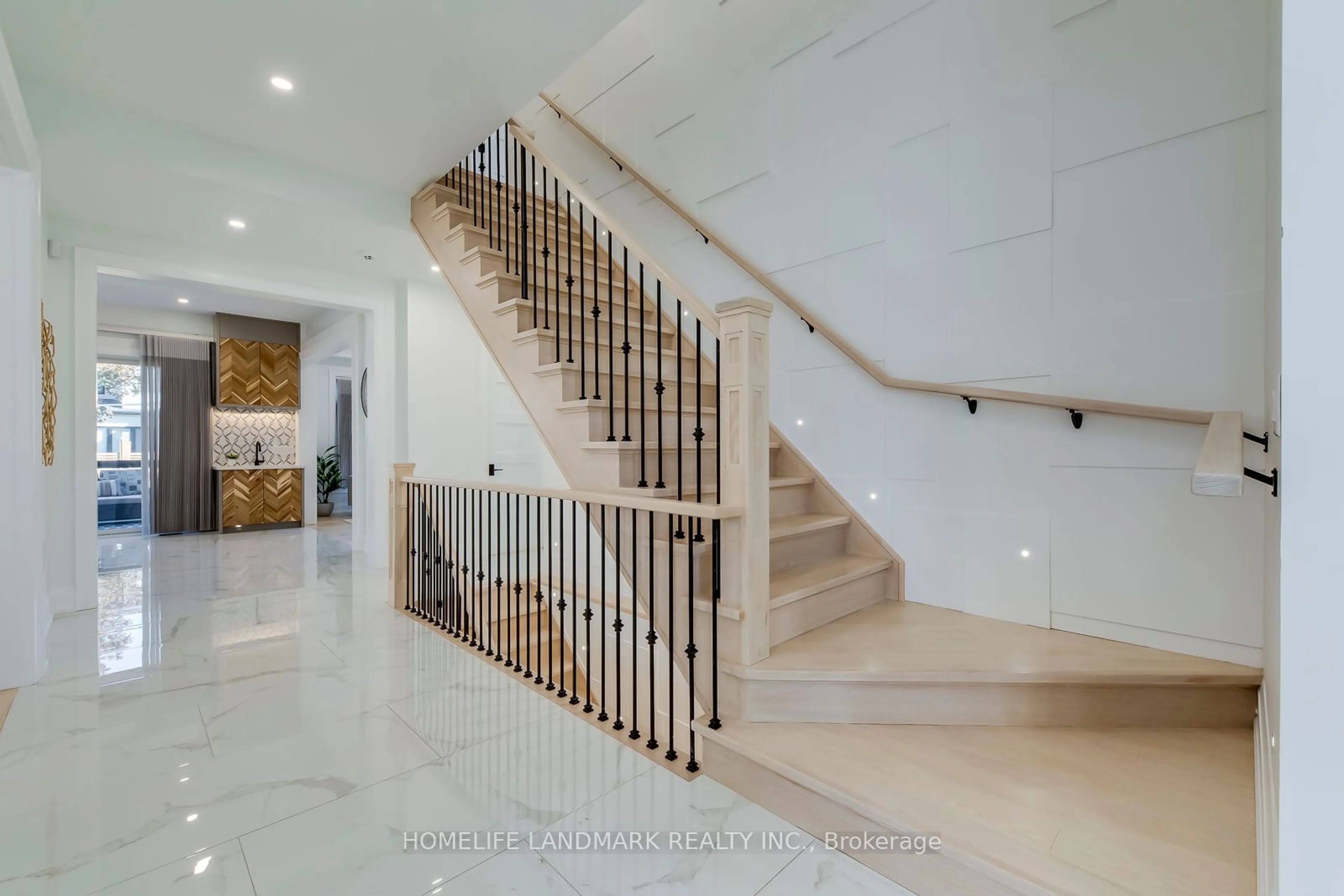 Stairs for 620 Trudale Crt, Oakville Ontario L6L 4H1