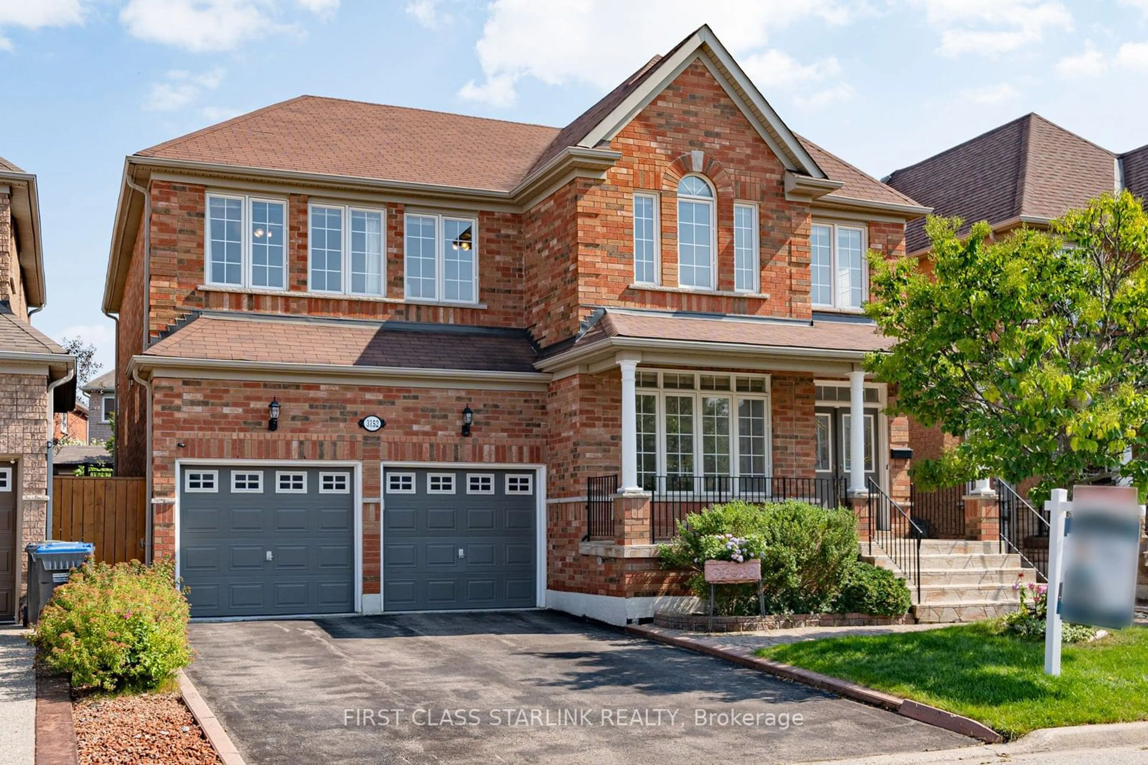 Home with brick exterior material for 3152 Morning Glory Mews, Mississauga Ontario L5M 6V3