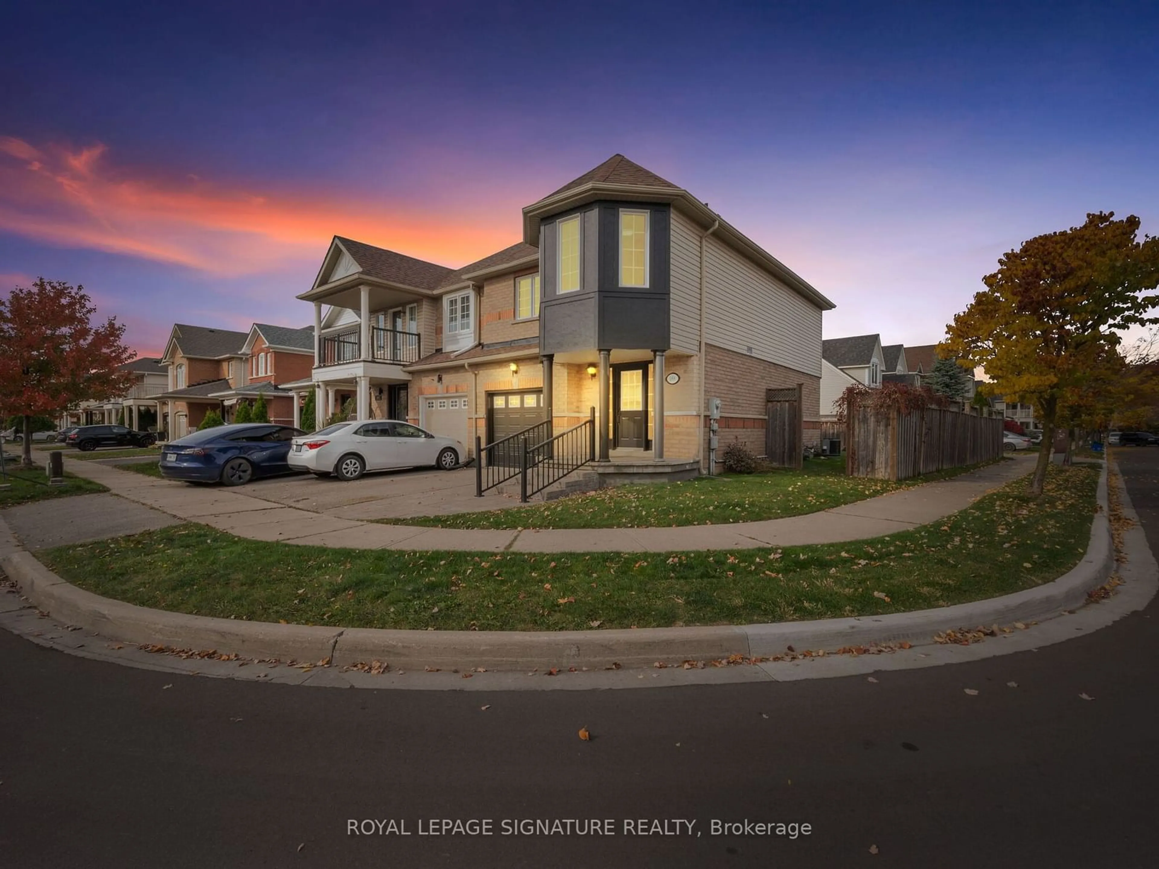 A pic from exterior of the house or condo, the fenced backyard for 988 Donnelly St, Milton Ontario L9T 0A1