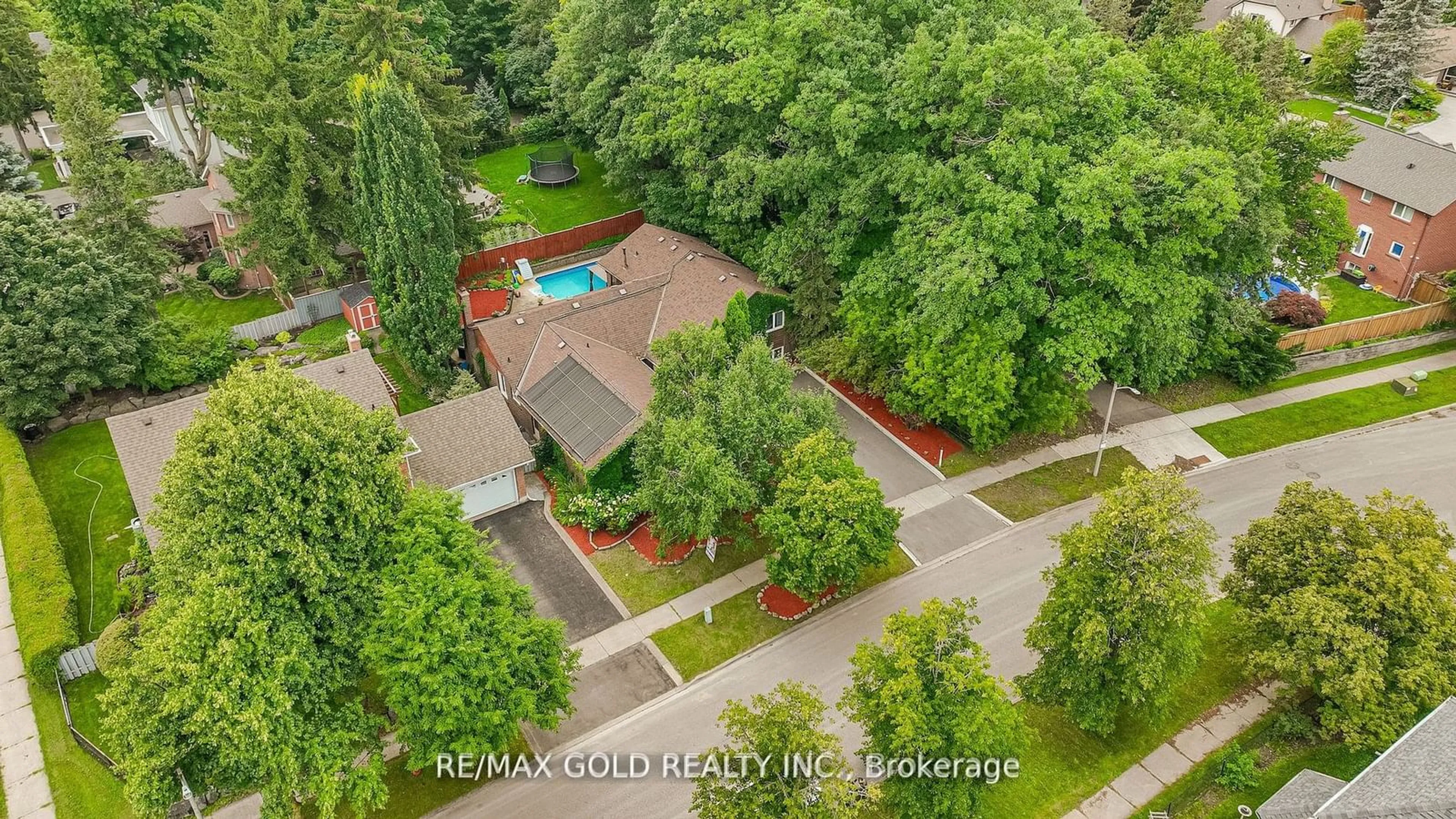 A pic from exterior of the house or condo, the fenced backyard for 4 Axminster Rd, Brampton Ontario L6Z 1S9