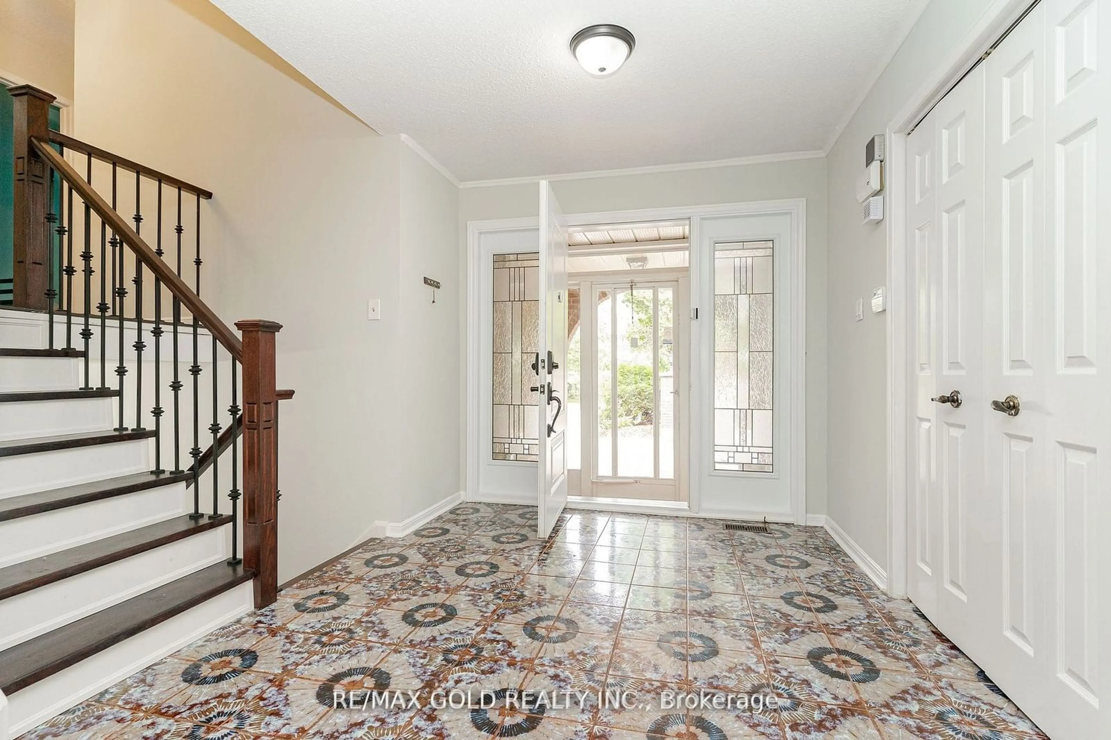 Indoor foyer, wood floors for 4 Axminster Rd, Brampton Ontario L6Z 1S9