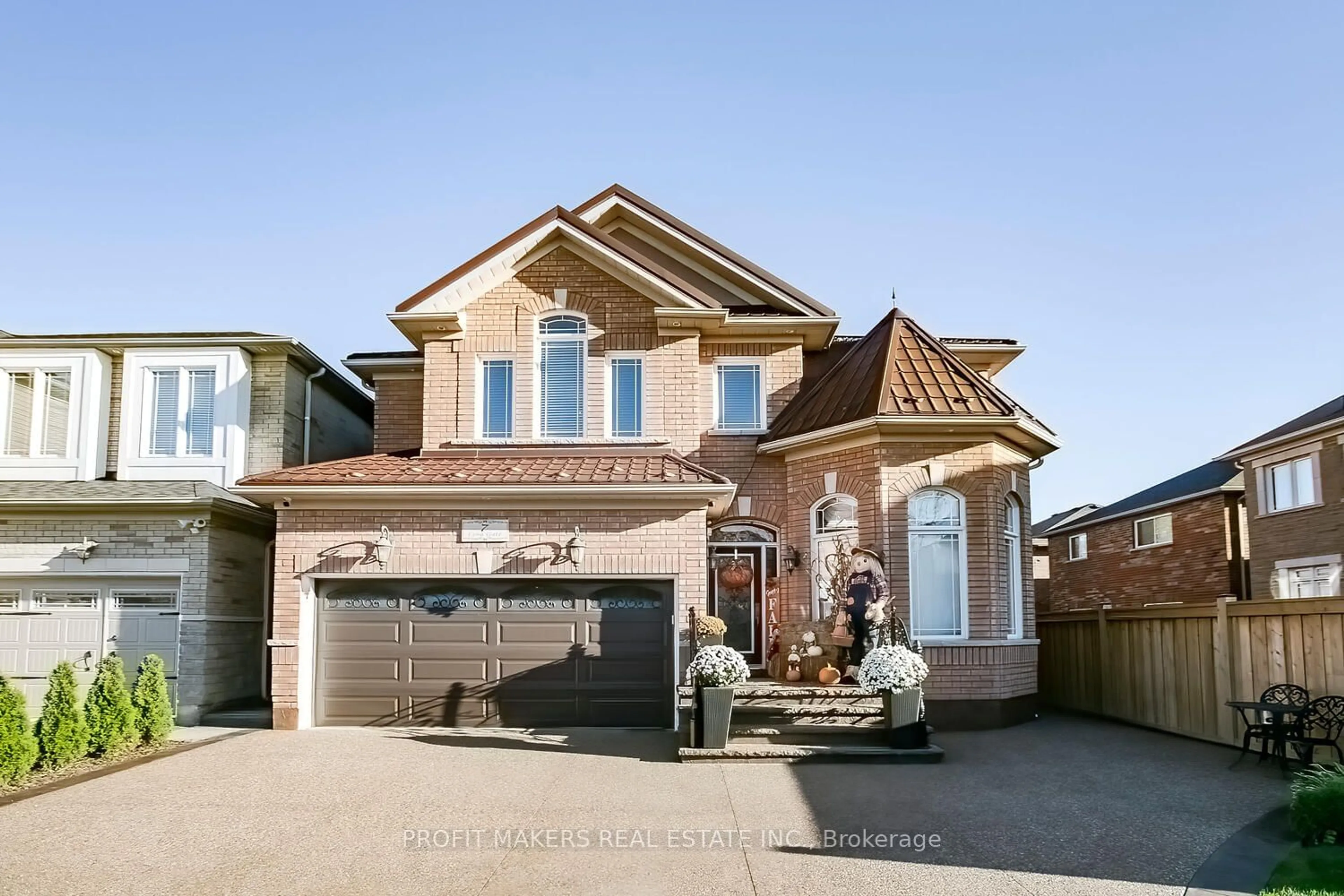 Frontside or backside of a home, the street view for 7 Lena Gate, Brampton Ontario L7A 3S5